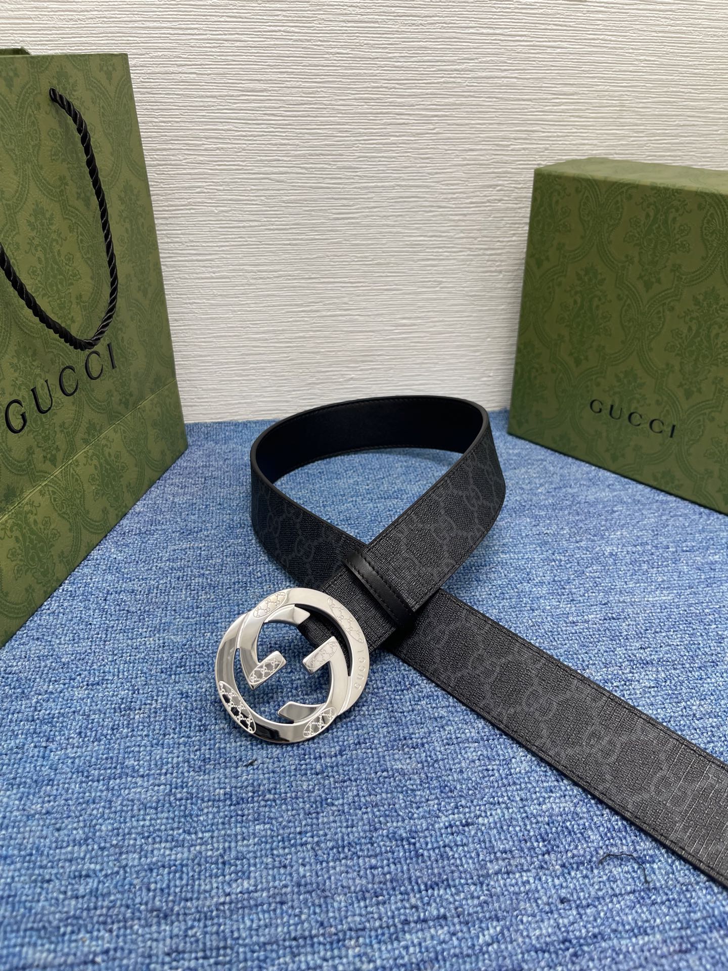 🔴 【品牌】古驰 Gucci  
🔴 【描述】采用高级Gucci Signature真皮精制而成，触感厚