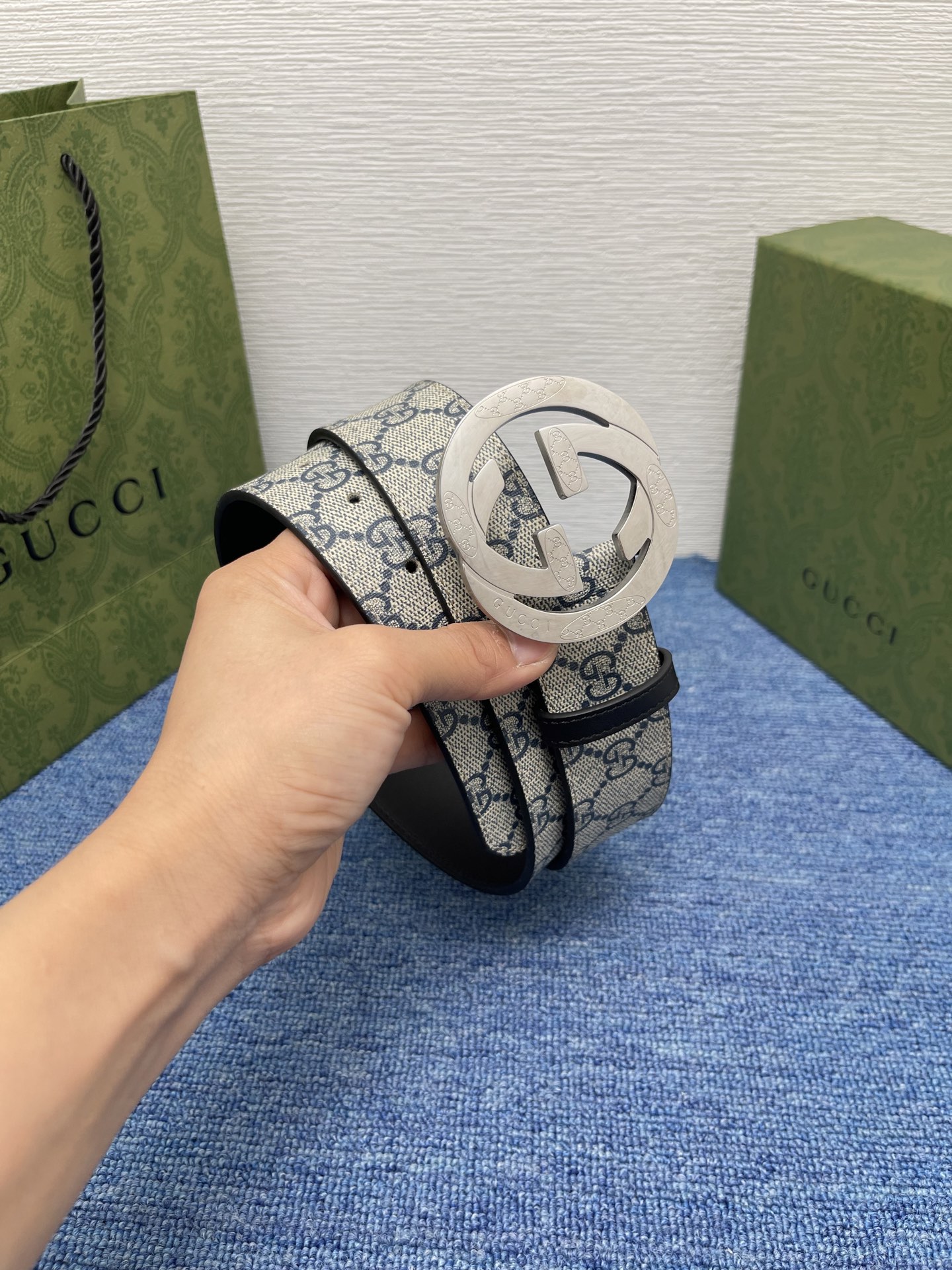 🔴 【品牌】古驰 Gucci  
🔴 【描述】采用高级Gucci Signature真皮精制而成，触感厚