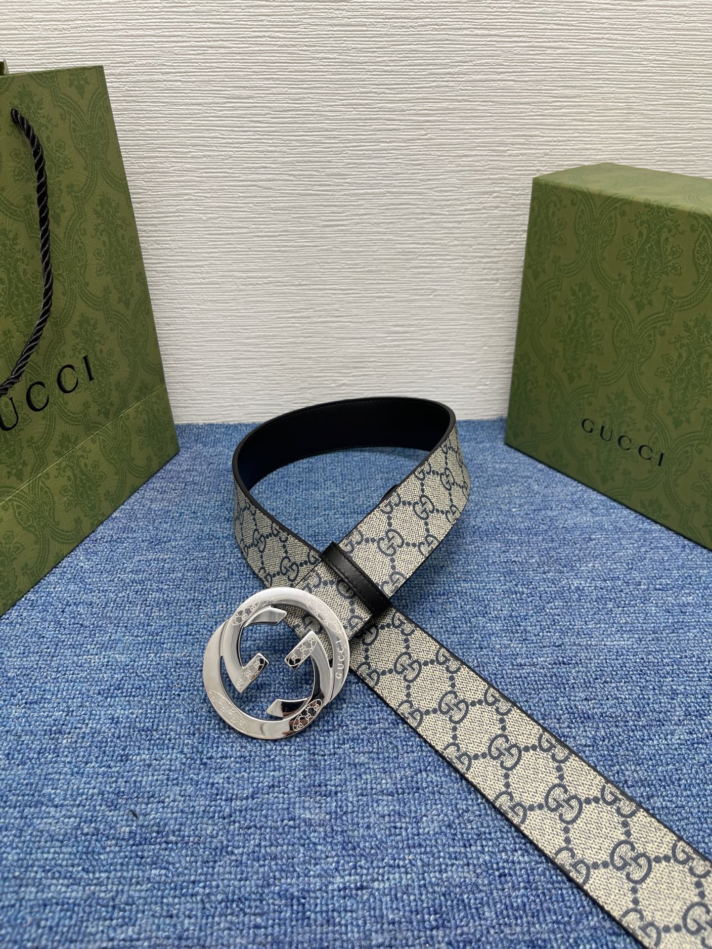 🔴 【品牌】古驰 Gucci  
🔴 【描述】采用高级Gucci Signature真皮精制而成，触感厚
