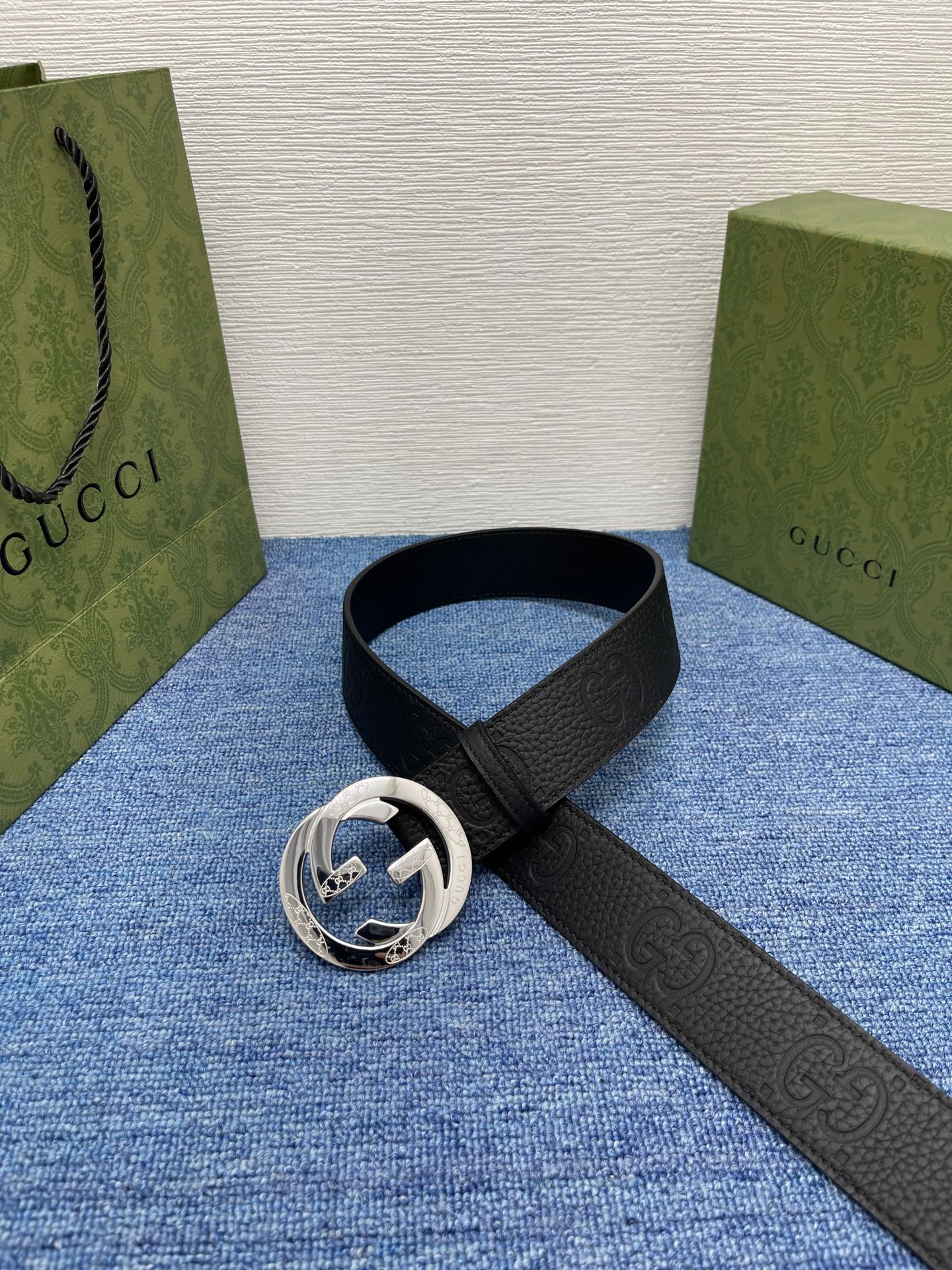 🔴 【品牌】古驰 Gucci  
🔴 【描述】采用高级Gucci Signature真皮精制而成，触感厚