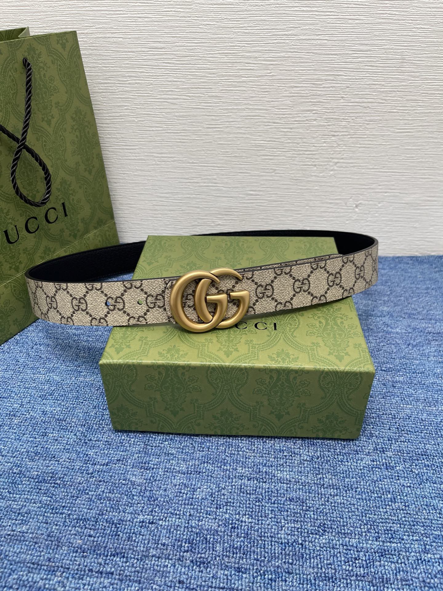 🔴 【品牌】古驰 Gucci  
🔴 【描述】采用高级Gucci Signature真皮精制而成，触感厚