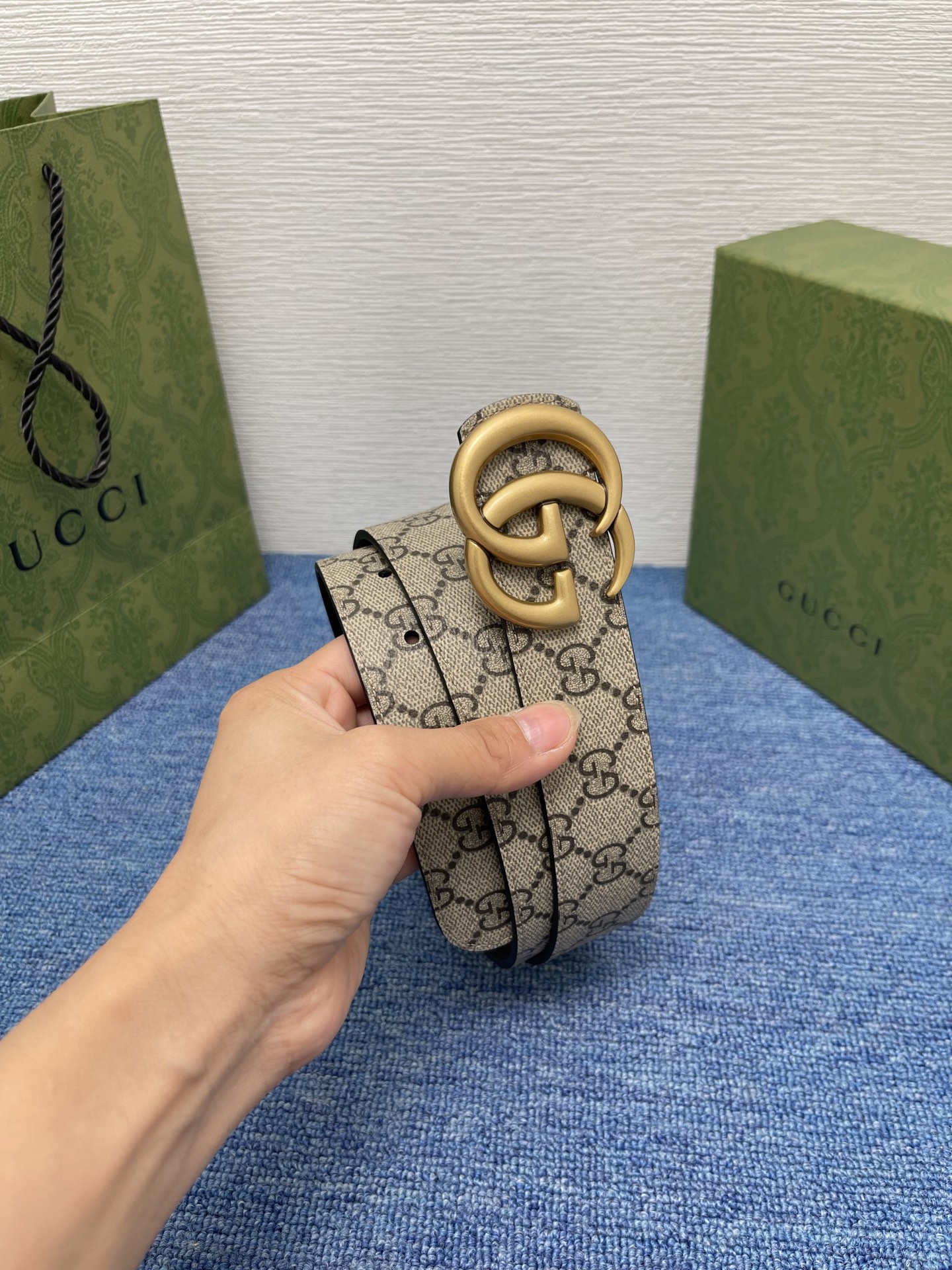 🔴 【品牌】古驰 Gucci  
🔴 【描述】采用高级Gucci Signature真皮精制而成，触感厚