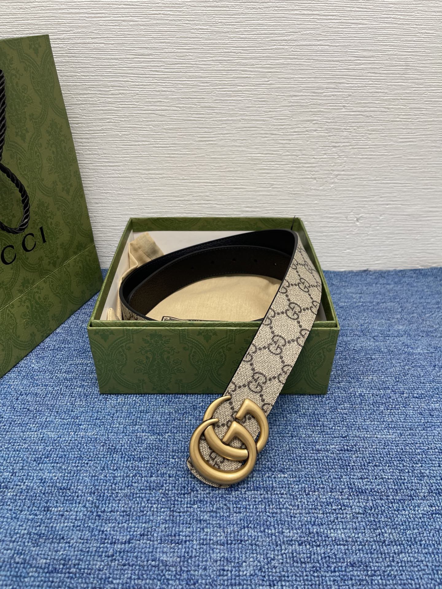 🔴 【品牌】古驰 Gucci  
🔴 【描述】采用高级Gucci Signature真皮精制而成，触感厚