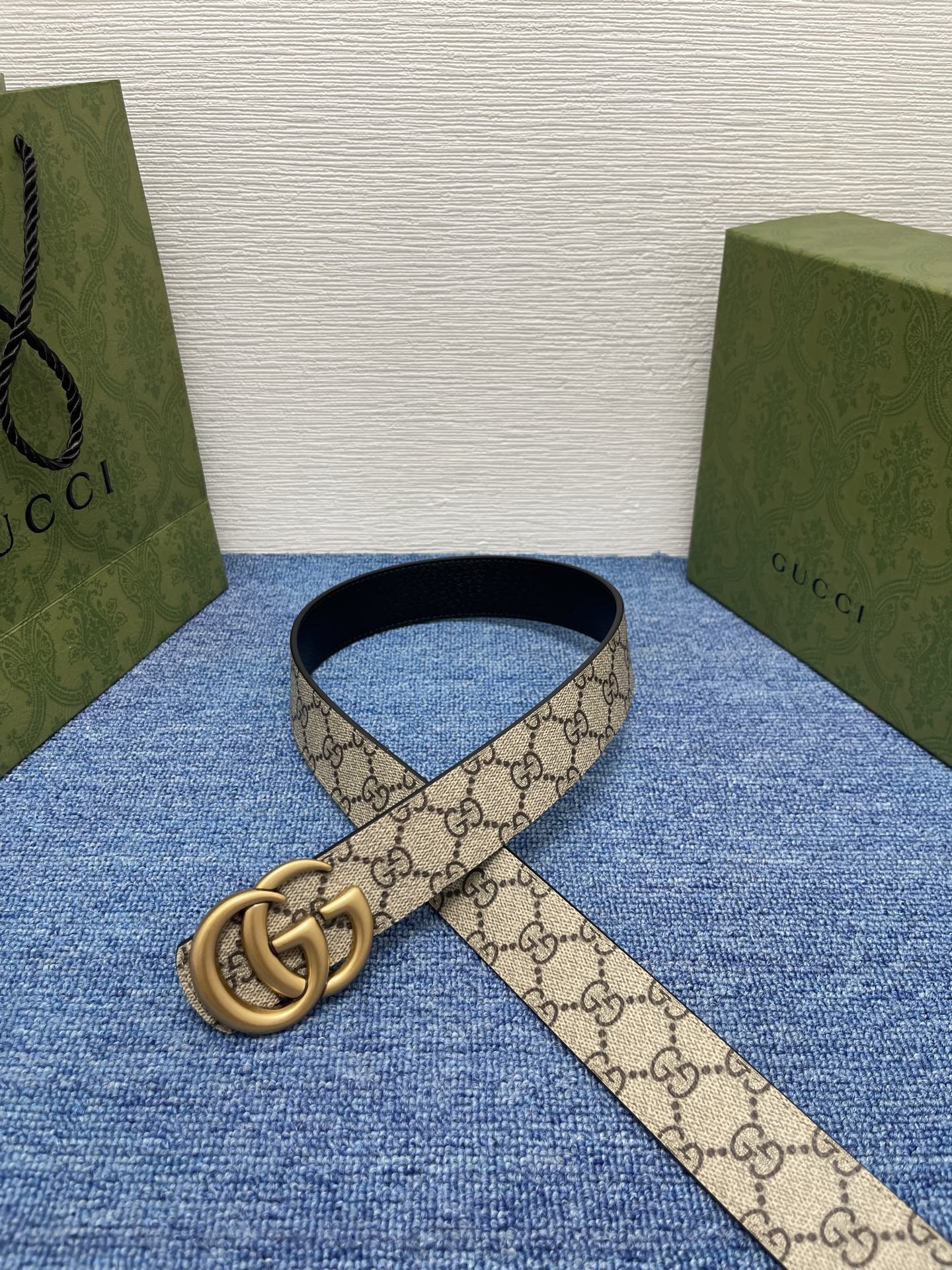 🔴 【品牌】古驰 Gucci  
🔴 【描述】采用高级Gucci Signature真皮精制而成，触感厚