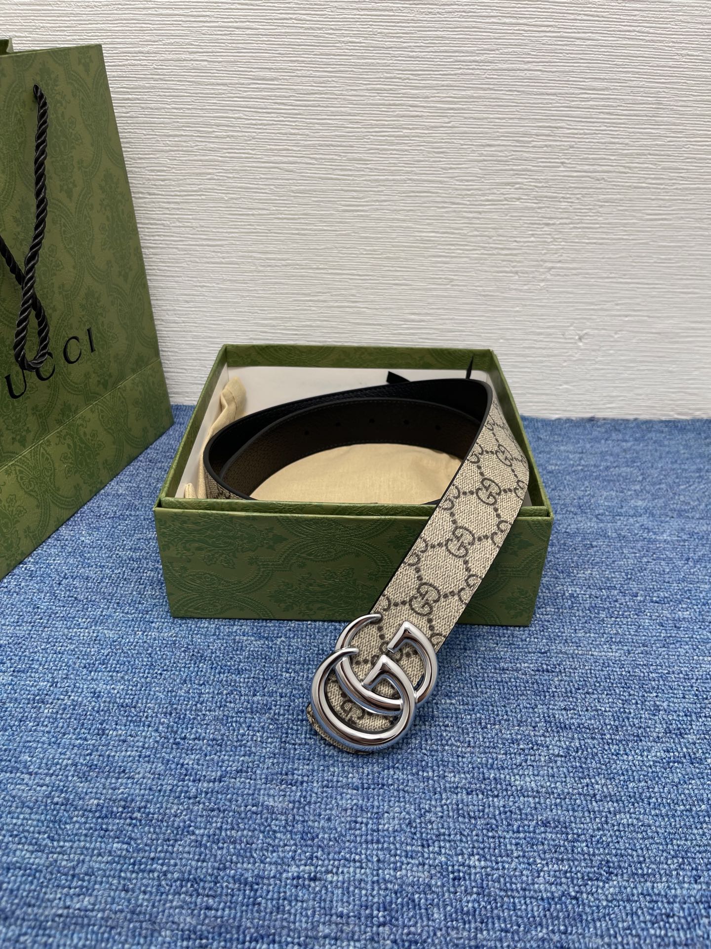🔴 【品牌】古驰 Gucci  
🔴 【描述】采用高级Gucci Signature真皮精制而成，触感厚