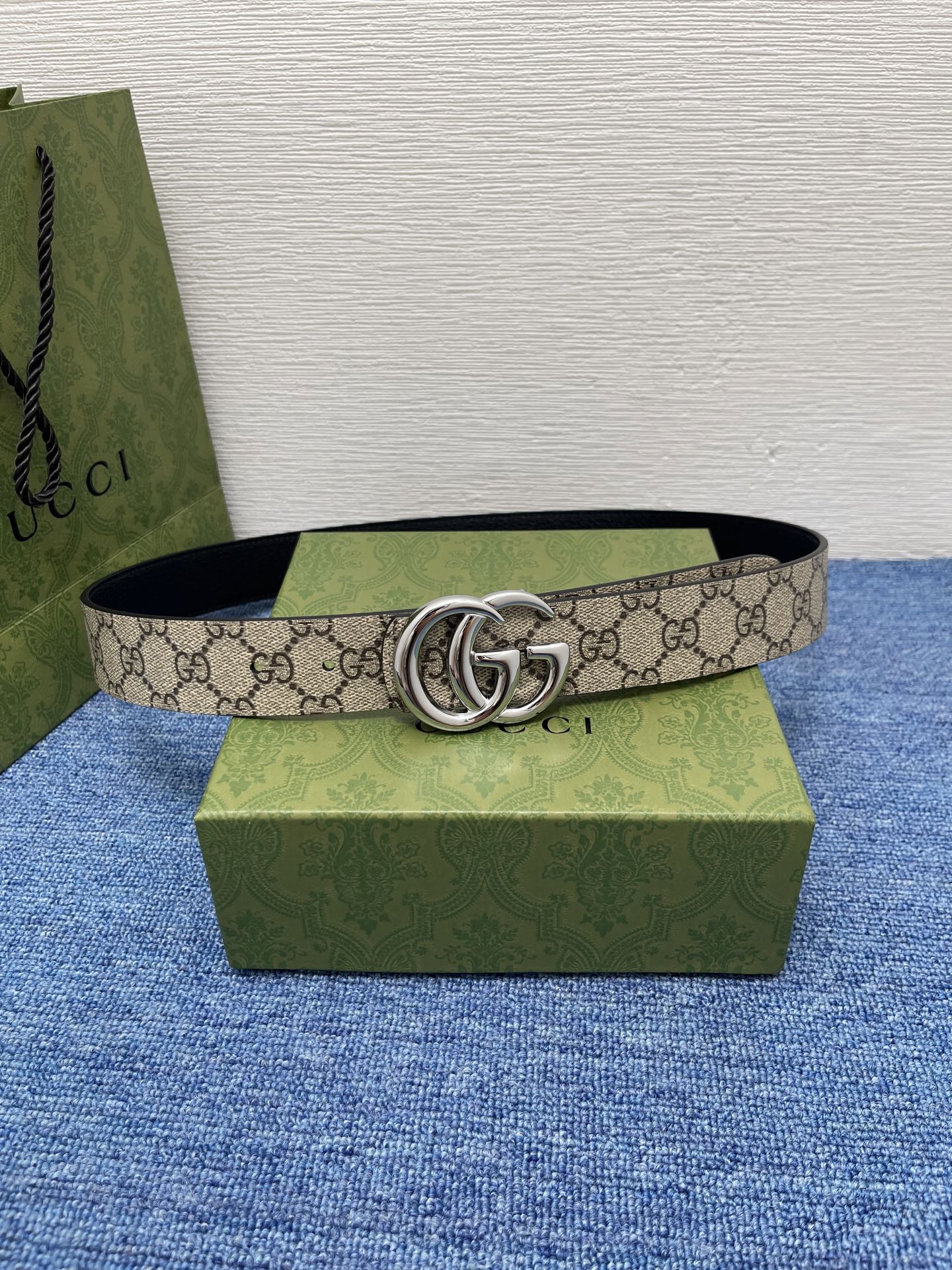 🔴 【品牌】古驰 Gucci  
🔴 【描述】采用高级Gucci Signature真皮精制而成，触感厚