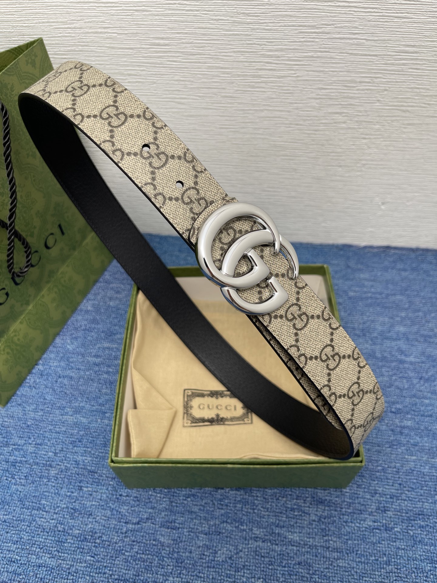 🔴 【品牌】古驰 Gucci  
🔴 【描述】采用高级Gucci Signature真皮精制而成，触感厚