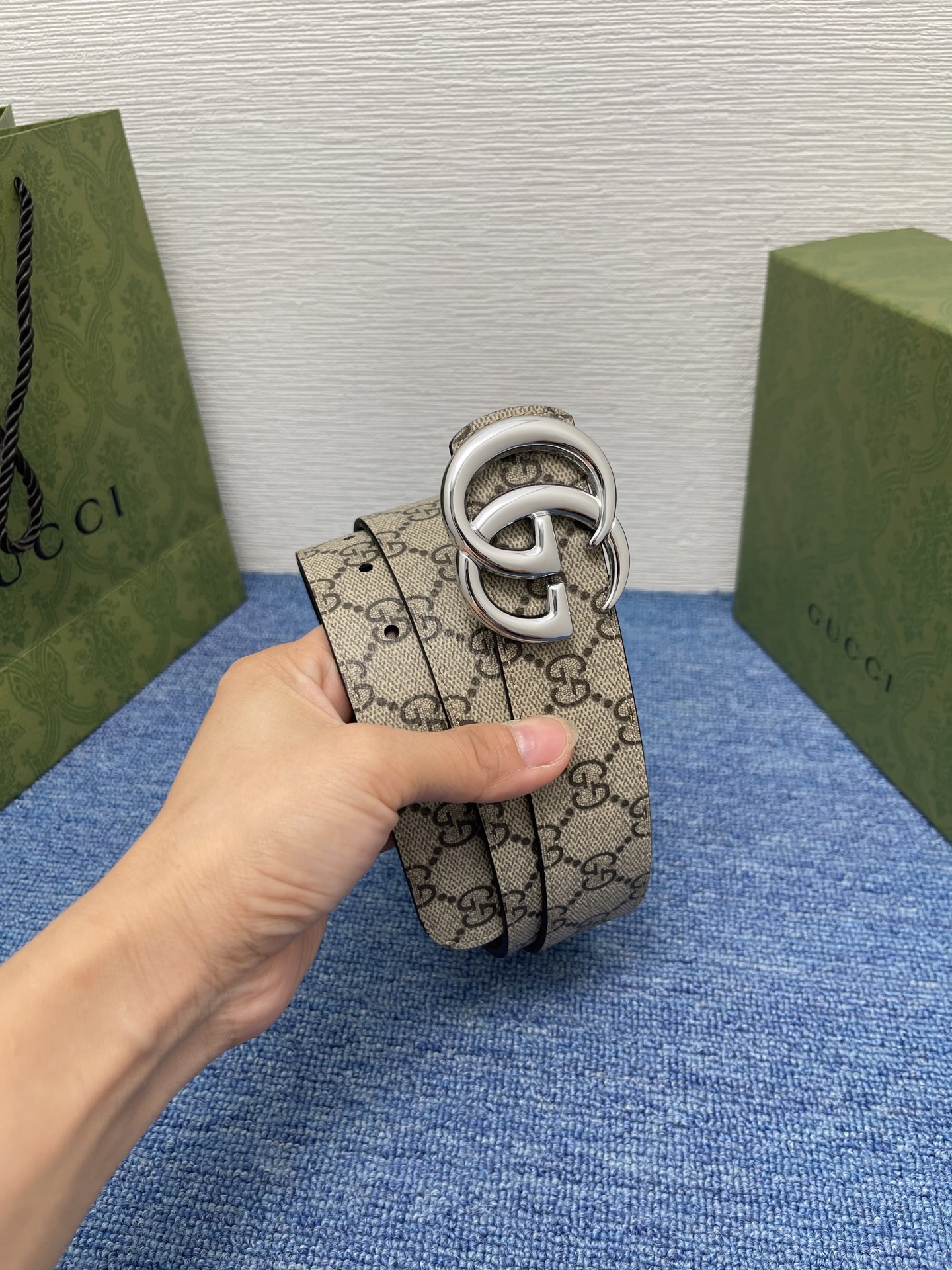 🔴 【品牌】古驰 Gucci  
🔴 【描述】采用高级Gucci Signature真皮精制而成，触感厚