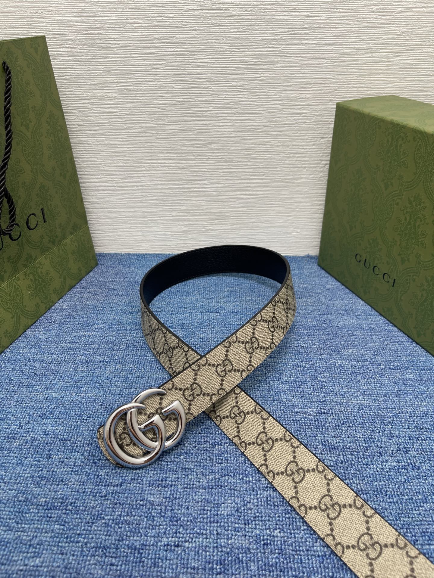 🔴 【品牌】古驰 Gucci  
🔴 【描述】采用高级Gucci Signature真皮精制而成，触感厚