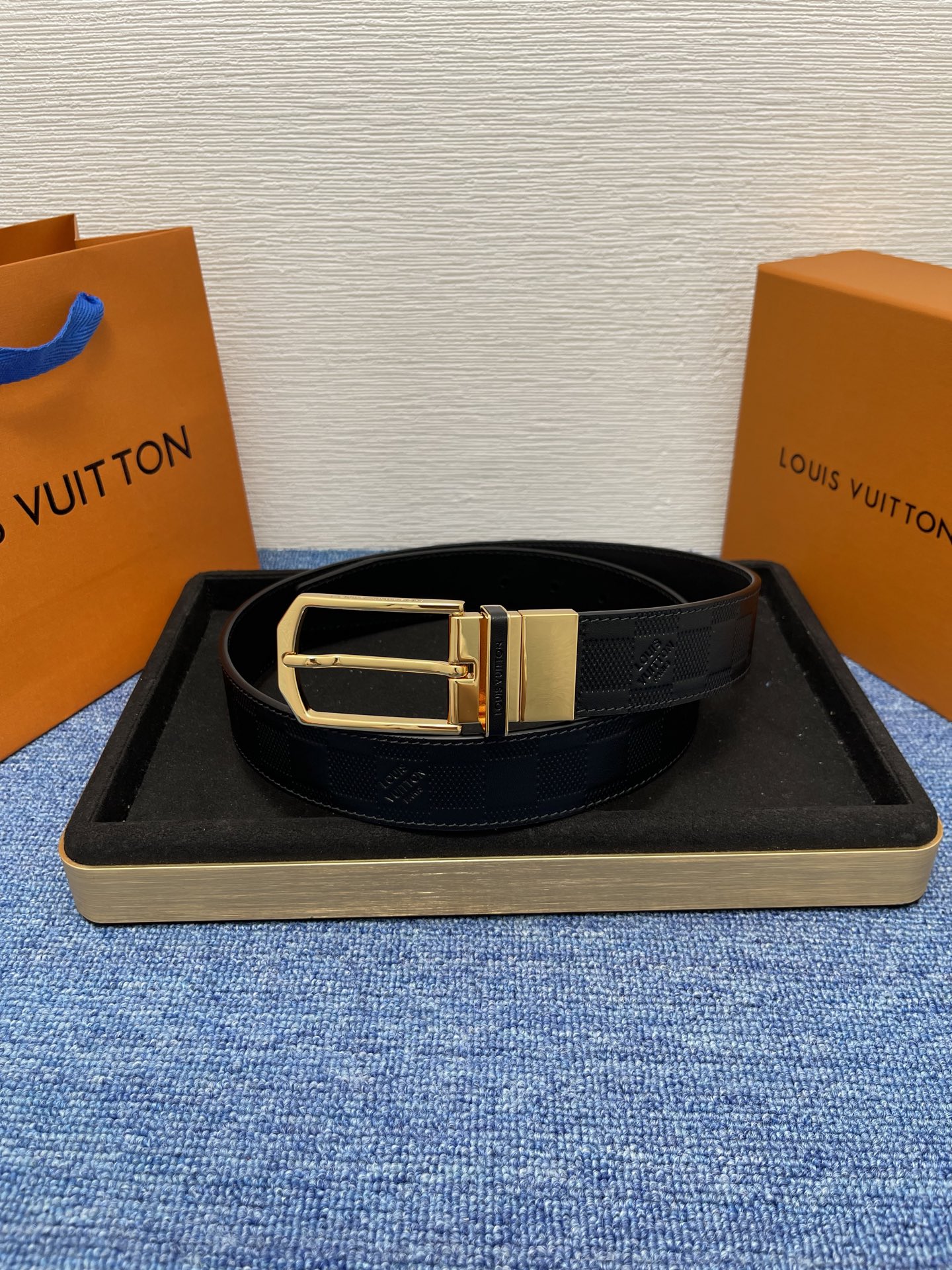 
【LOUIS VUITTON驴牌】：经典原单品质，新款压格子原版平纹底，搭配原单精品针扣，精工制作，细