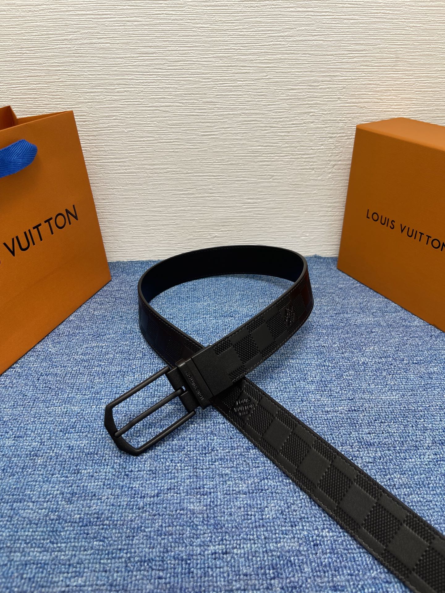 
【LOUIS VUITTON驴牌】：经典原单品质，新款压格子原版平纹底，搭配原单精品针扣，精工制作，细