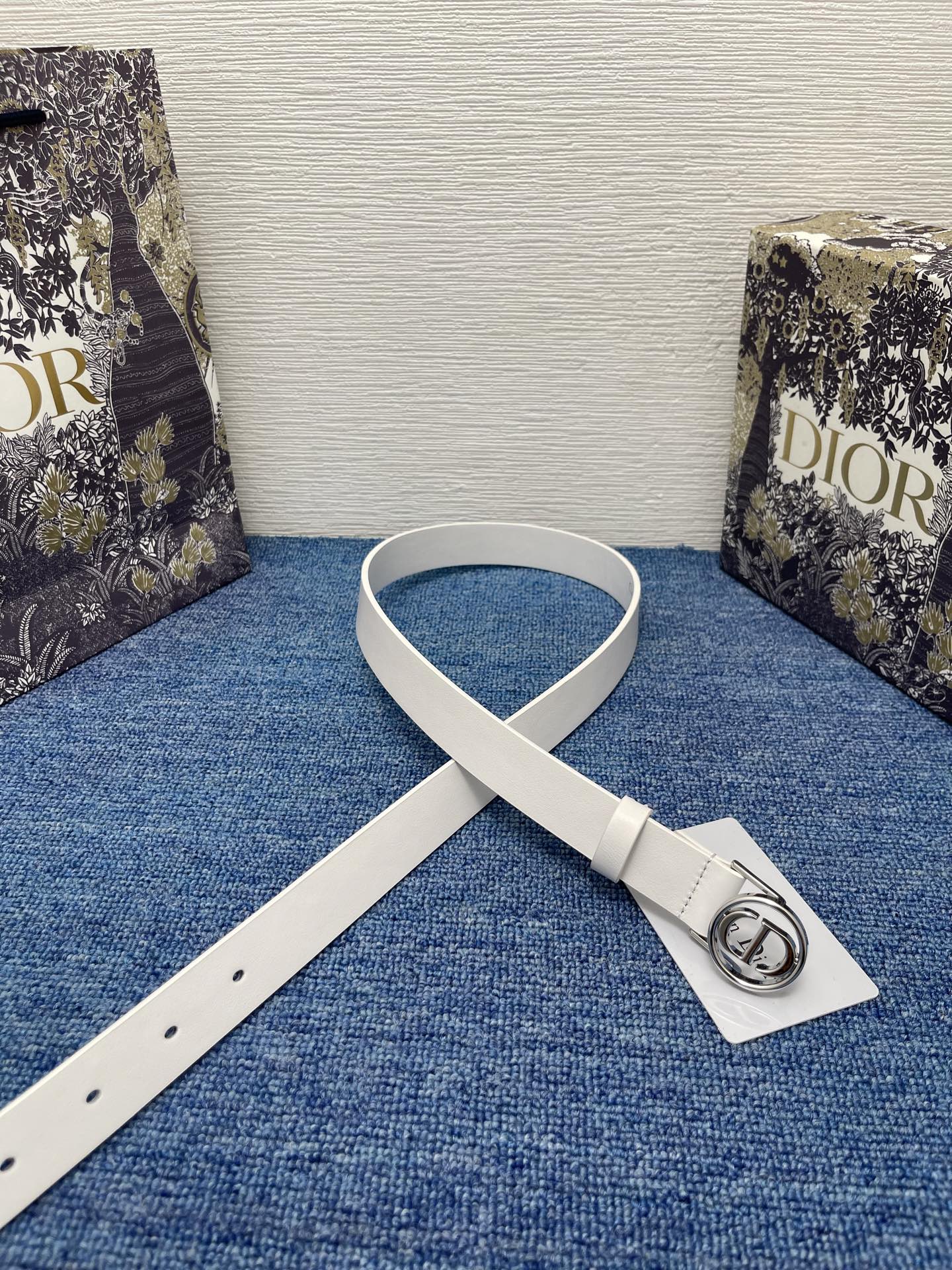 Dior 30 Montaigne White Smooth Calfskin Belt with CD Buckle, 25 mm 4 i1754372172017 6696 0 3