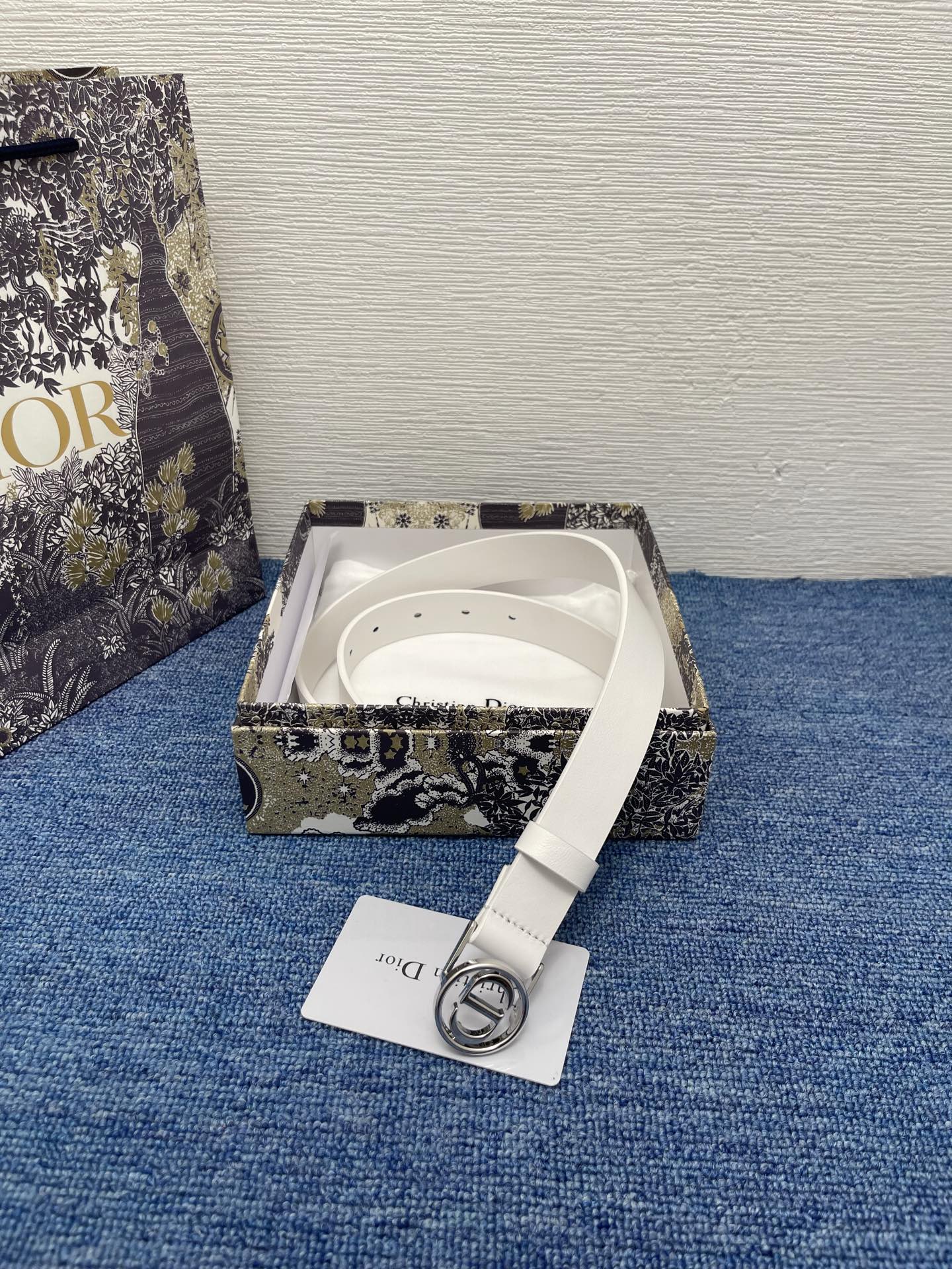 Dior 30 Montaigne White Smooth Calfskin Belt with CD Buckle, 25 mm 3 i1754372172017 7707 0 2