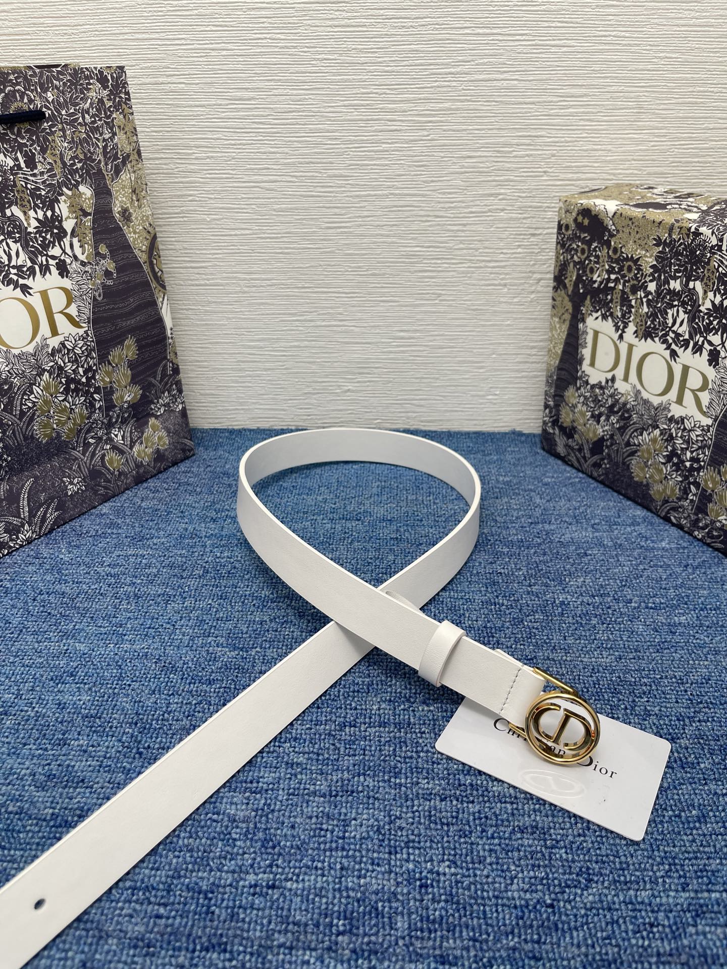 Dior 30 Montaigne White Leather Belt with CD Buckle 5 i1754372305247 8562 0 4