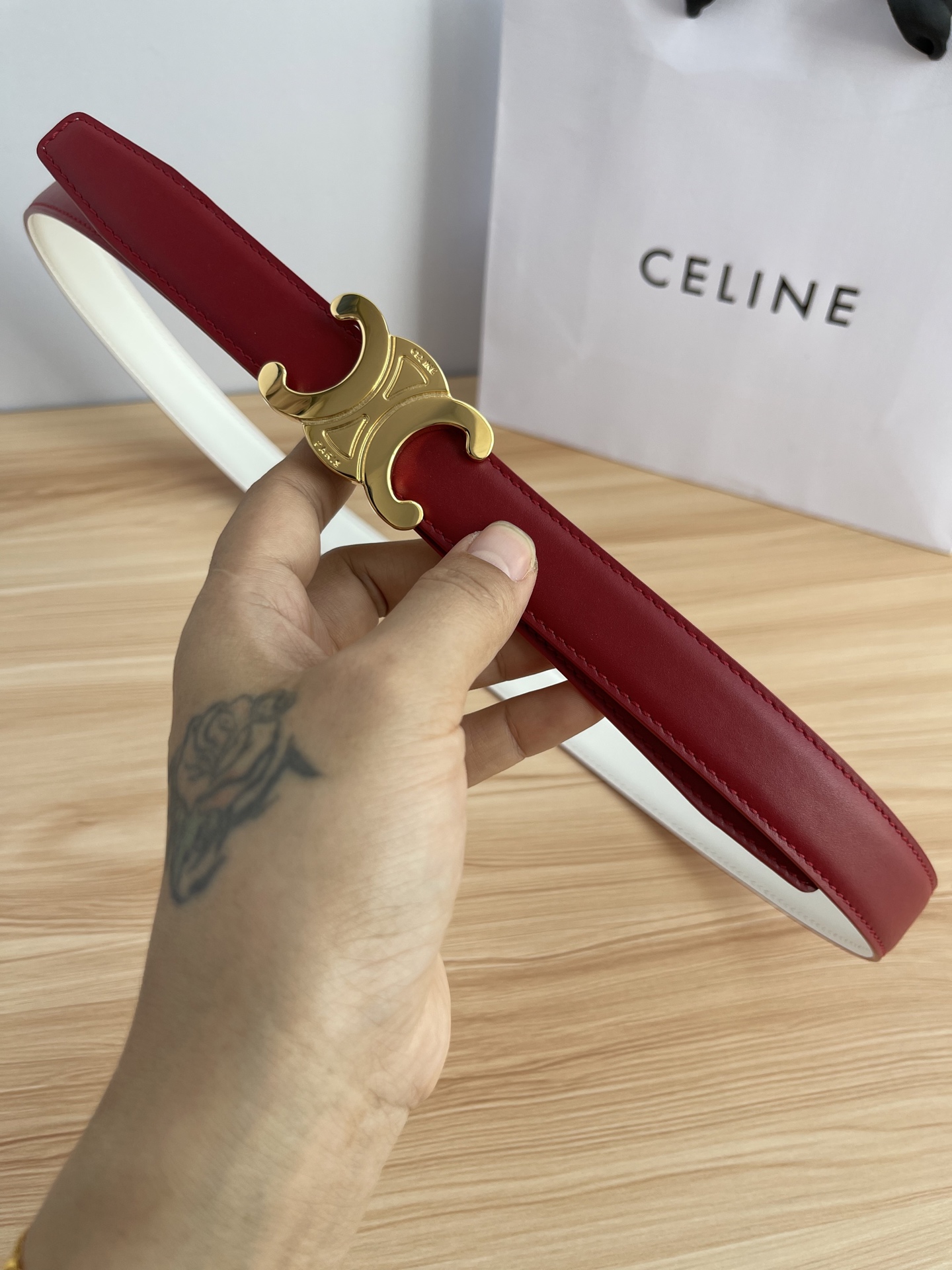 🔴 【品牌】赛琳女带 2.5cm 🔴 【描述】双面原版皮不可调节式皮带，小牛皮材质，配有钯金色和银色钢金