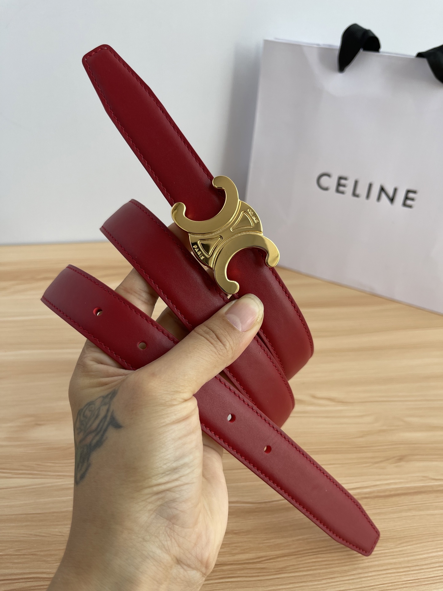 🔴 【品牌】赛琳女带 2.5cm 🔴 【描述】双面原版皮不可调节式皮带，小牛皮材质，配有钯金色和银色钢金