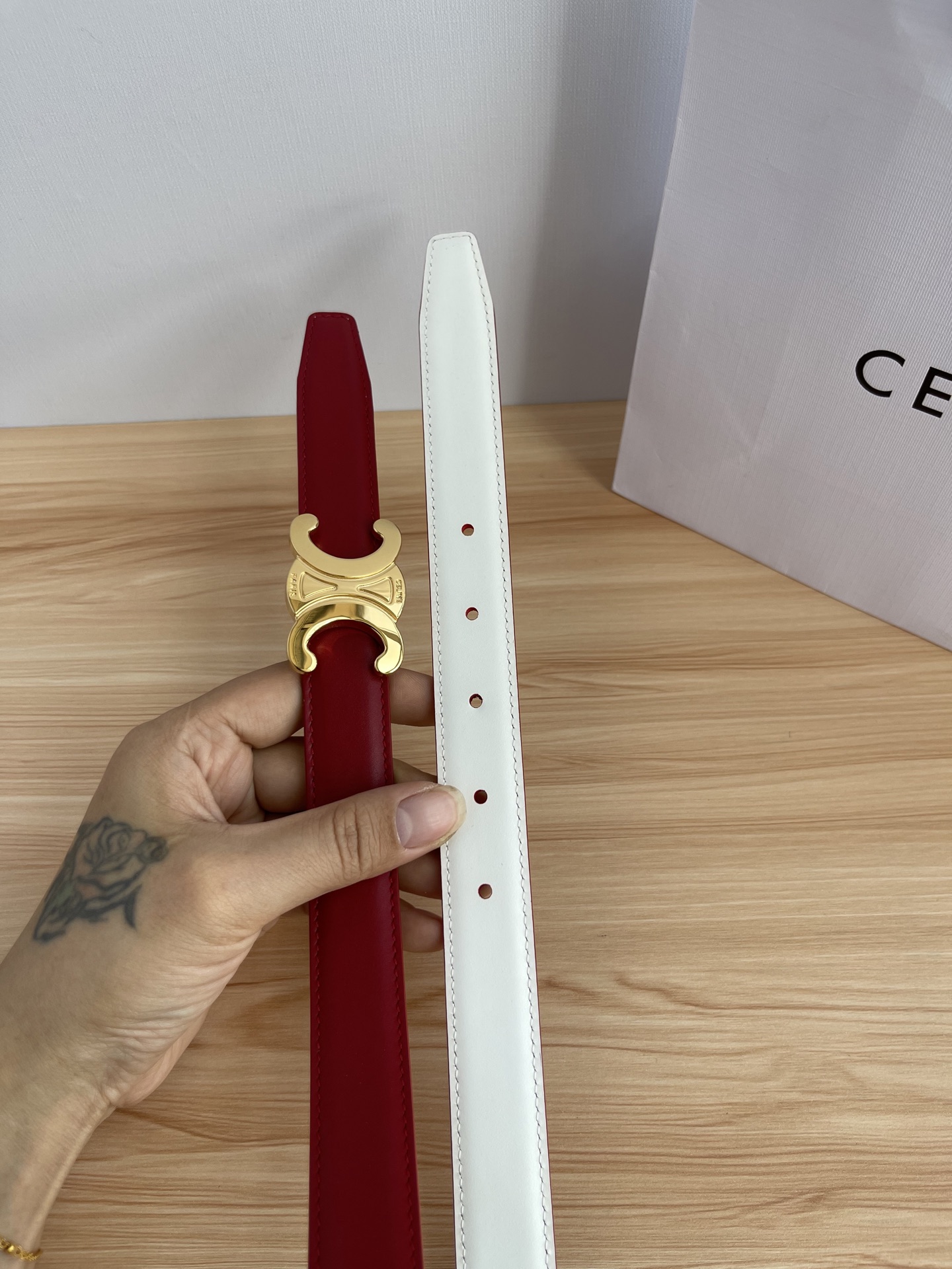 🔴 【品牌】赛琳女带 2.5cm 🔴 【描述】双面原版皮不可调节式皮带，小牛皮材质，配有钯金色和银色钢金