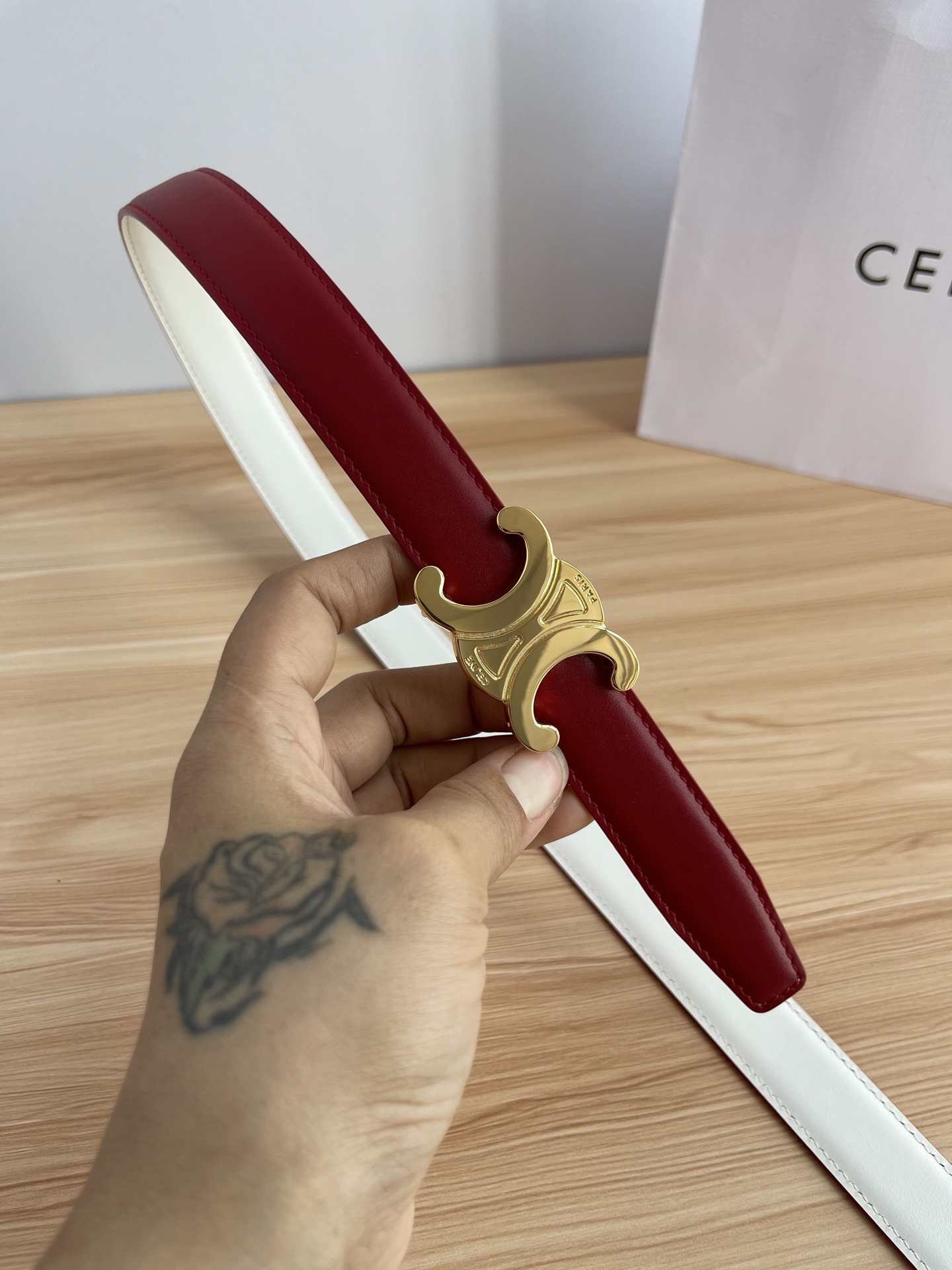 🔴 【品牌】赛琳女带 2.5cm 🔴 【描述】双面原版皮不可调节式皮带，小牛皮材质，配有钯金色和银色钢金