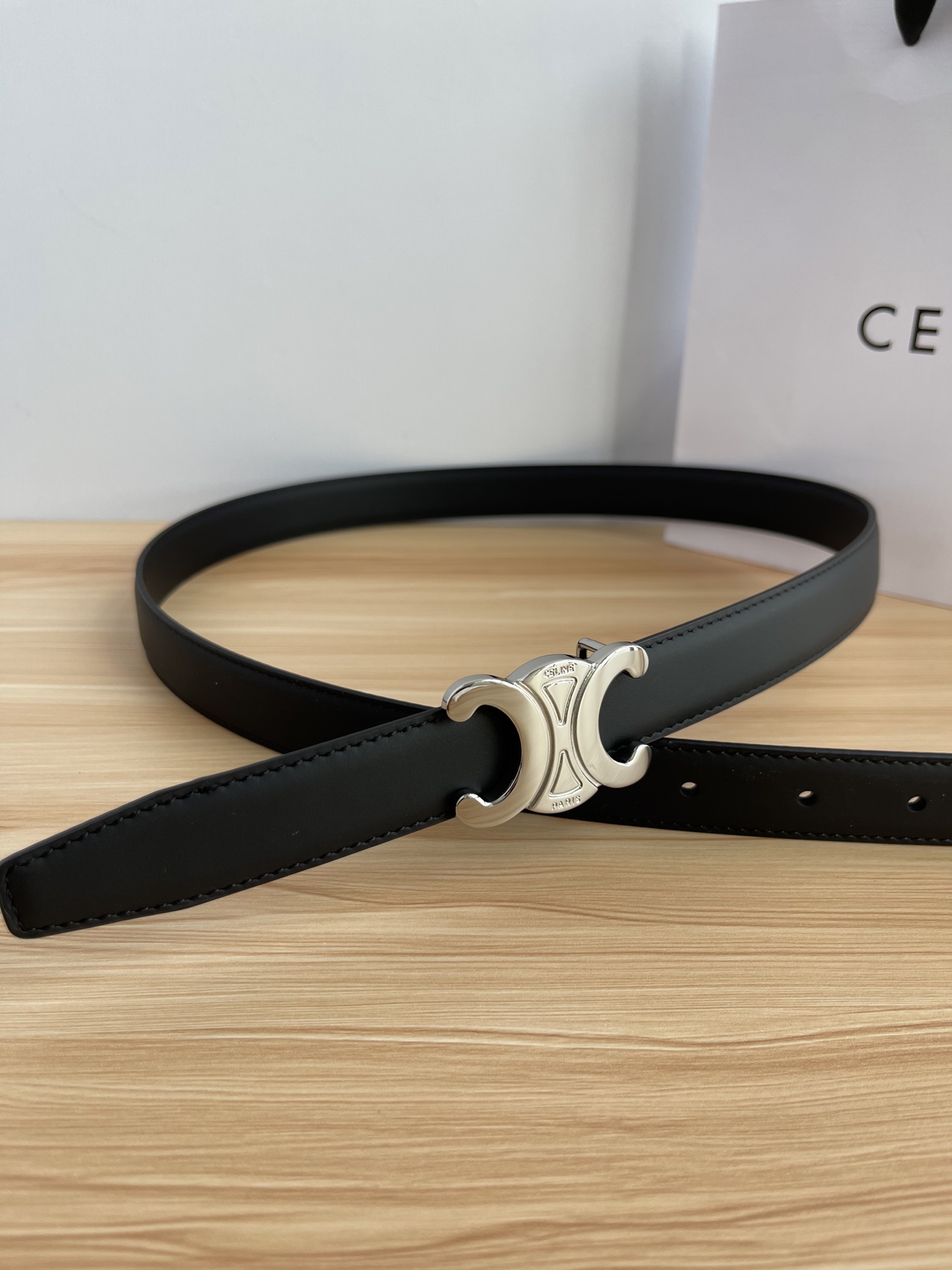 🔴 【品牌】赛琳女带 2.5cm 🔴 【描述】双面原版皮不可调节式皮带，小牛皮材质，配有钯金色和银色钢金