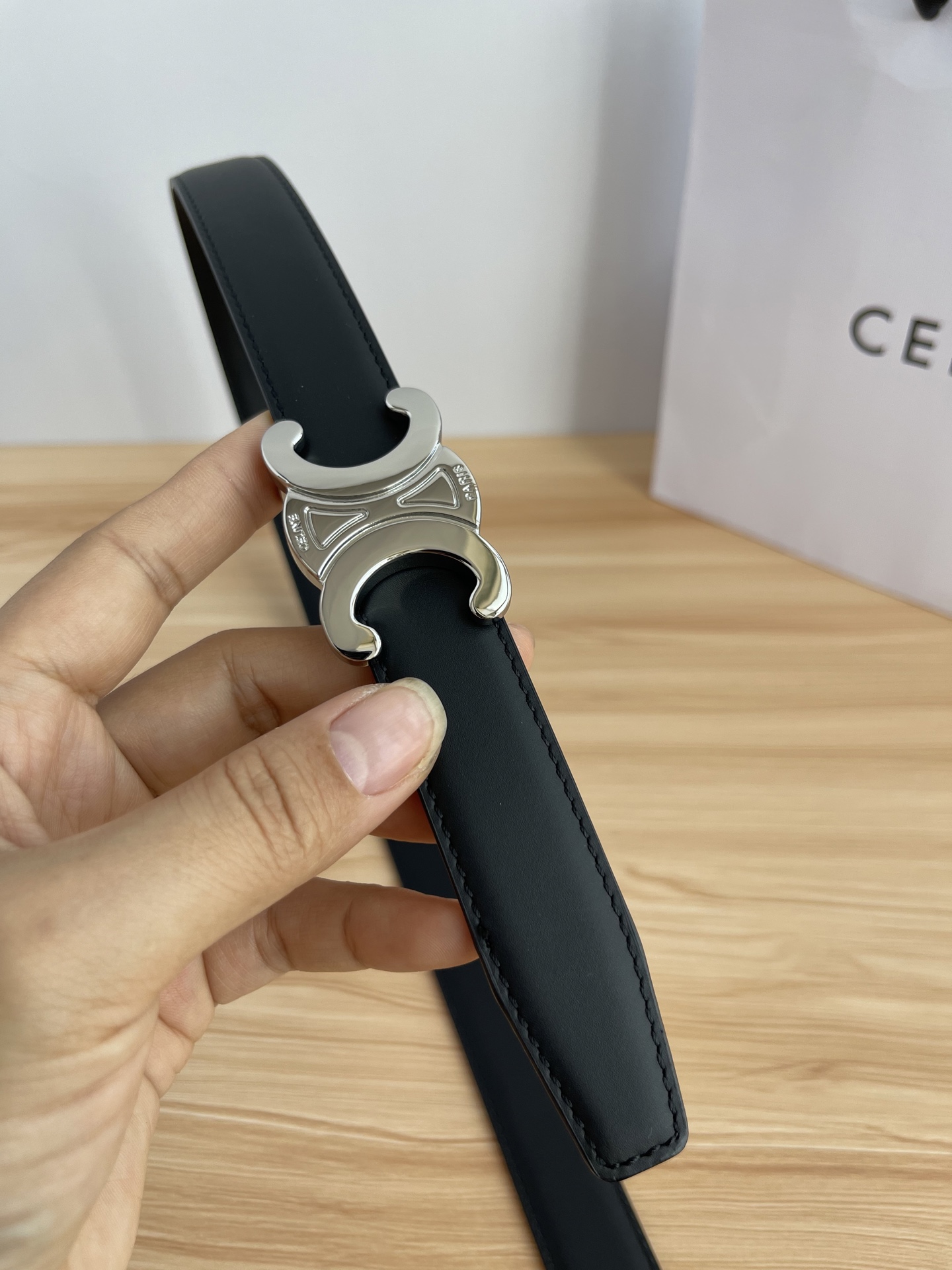 🔴 【品牌】赛琳女带 2.5cm 🔴 【描述】双面原版皮不可调节式皮带，小牛皮材质，配有钯金色和银色钢金