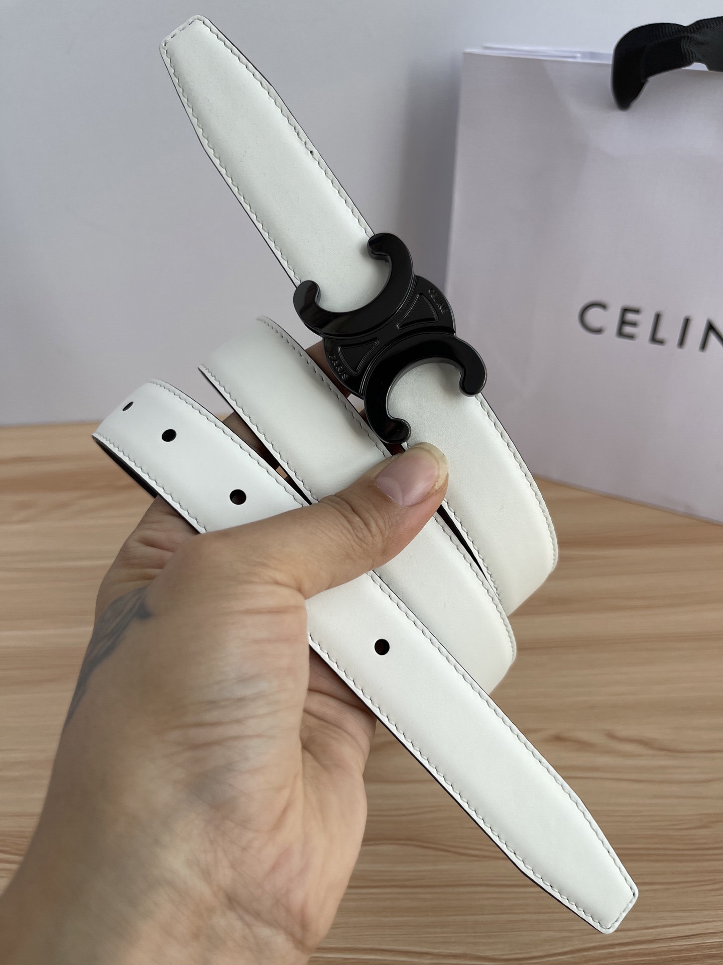 🔴 【品牌】赛琳女带 2.5cm 🔴 【描述】双面原版皮不可调节式皮带，小牛皮材质，配有钯金色和银色钢金