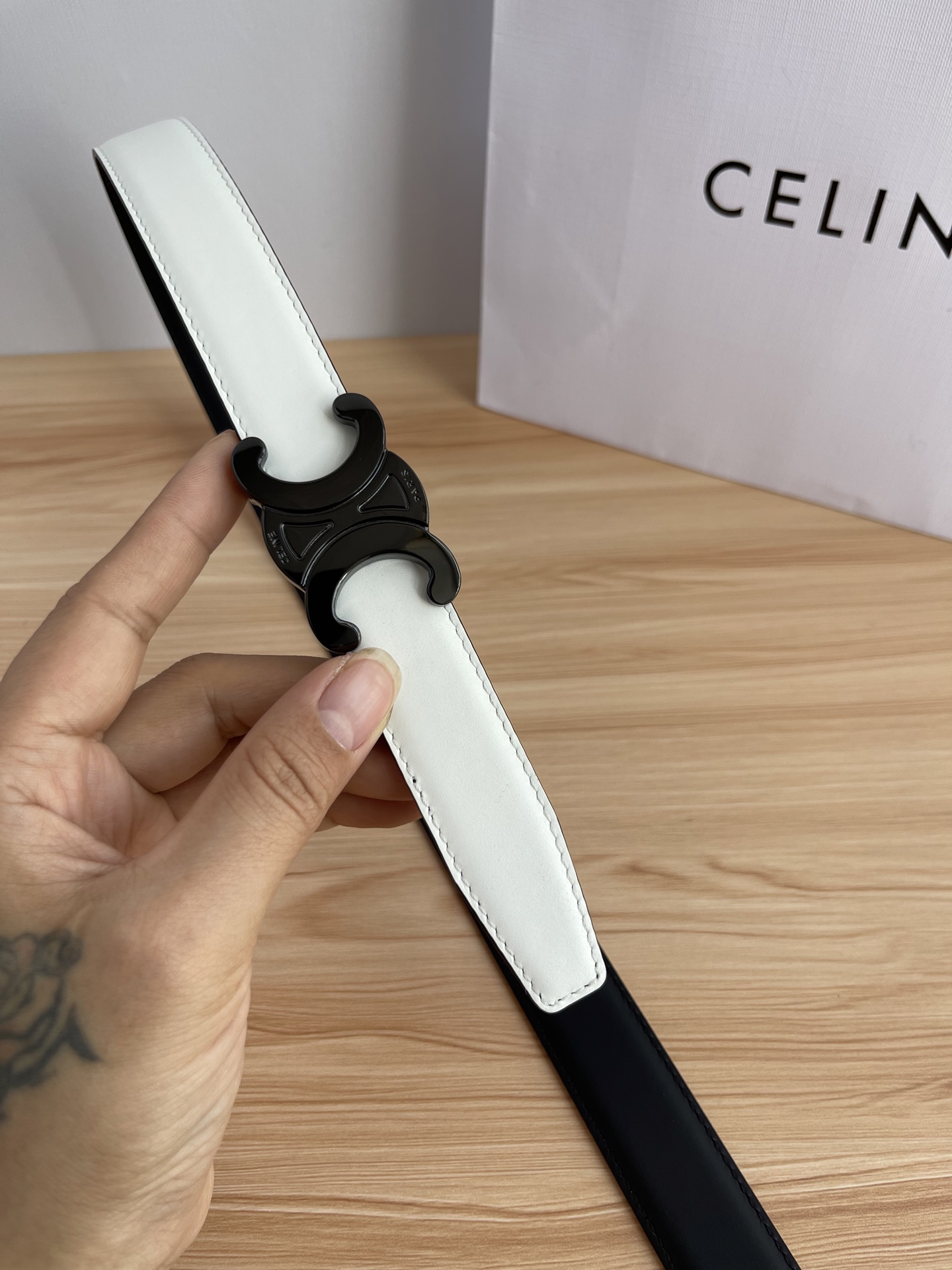 🔴 【品牌】赛琳女带 2.5cm 🔴 【描述】双面原版皮不可调节式皮带，小牛皮材质，配有钯金色和银色钢金