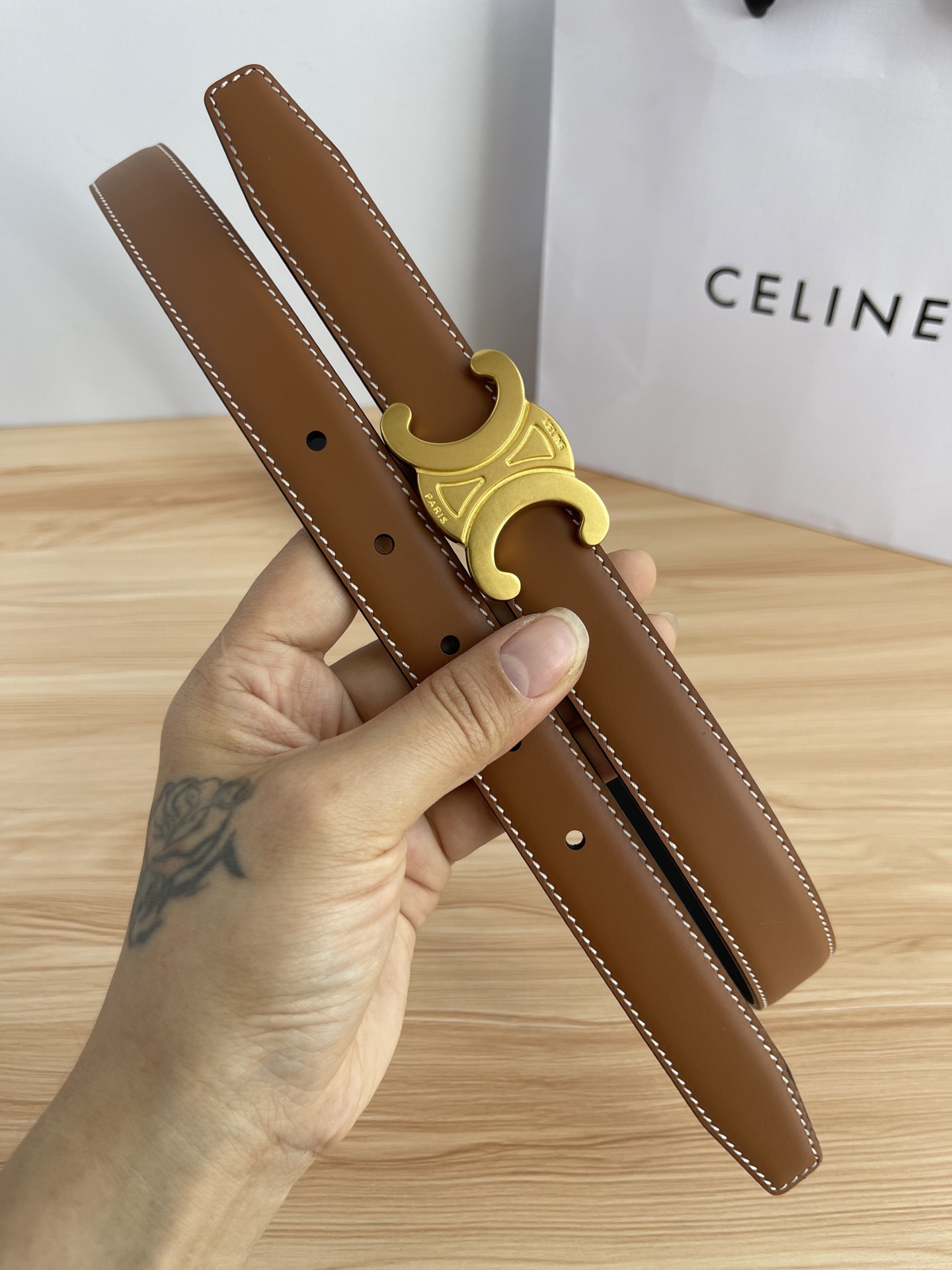 🔴 【品牌】赛琳女带 2.5cm 🔴 【描述】双面原版皮不可调节式皮带，小牛皮材质，配有钯金色和银色钢金