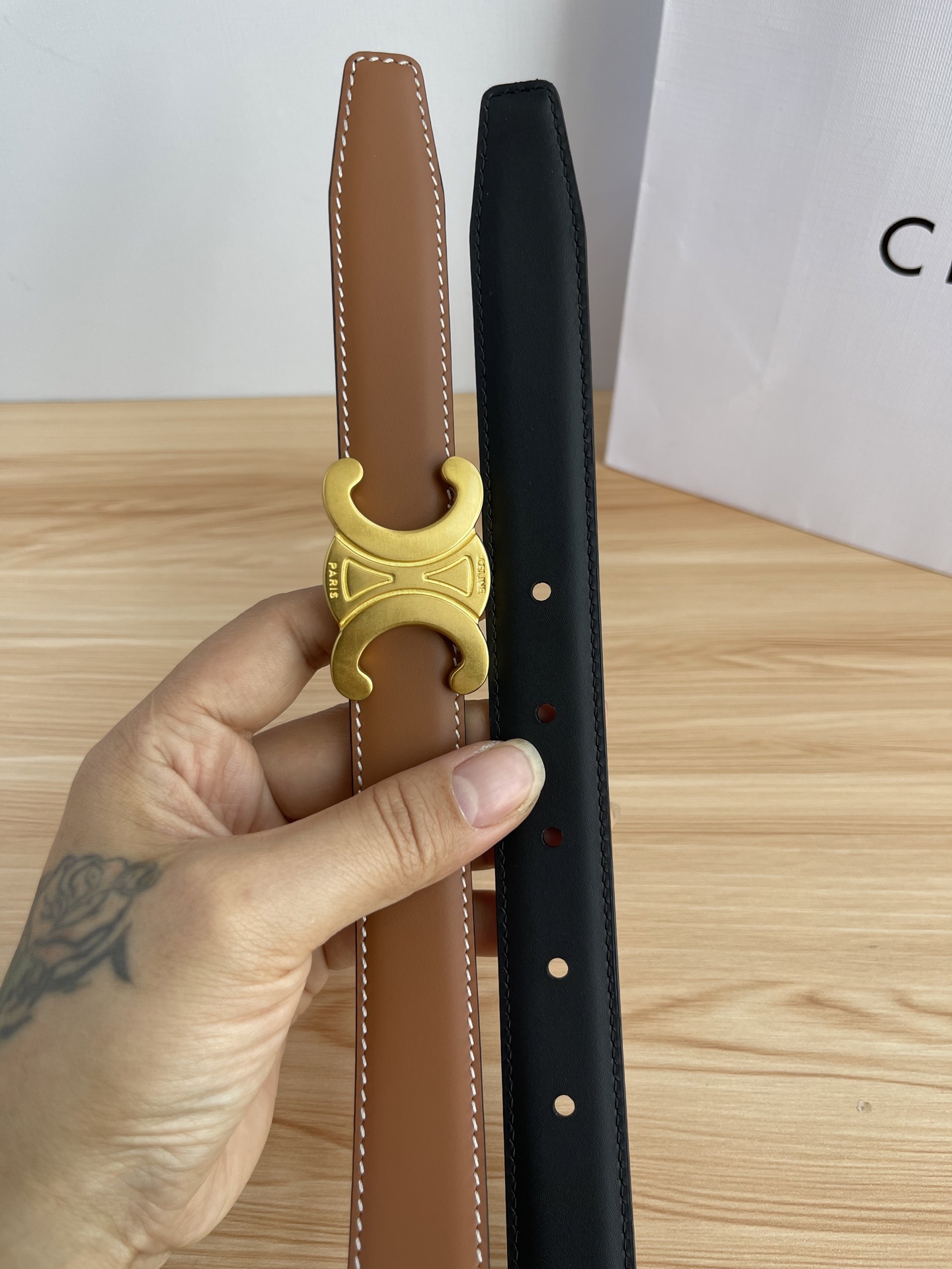 🔴 【品牌】赛琳女带 2.5cm 🔴 【描述】双面原版皮不可调节式皮带，小牛皮材质，配有钯金色和银色钢金