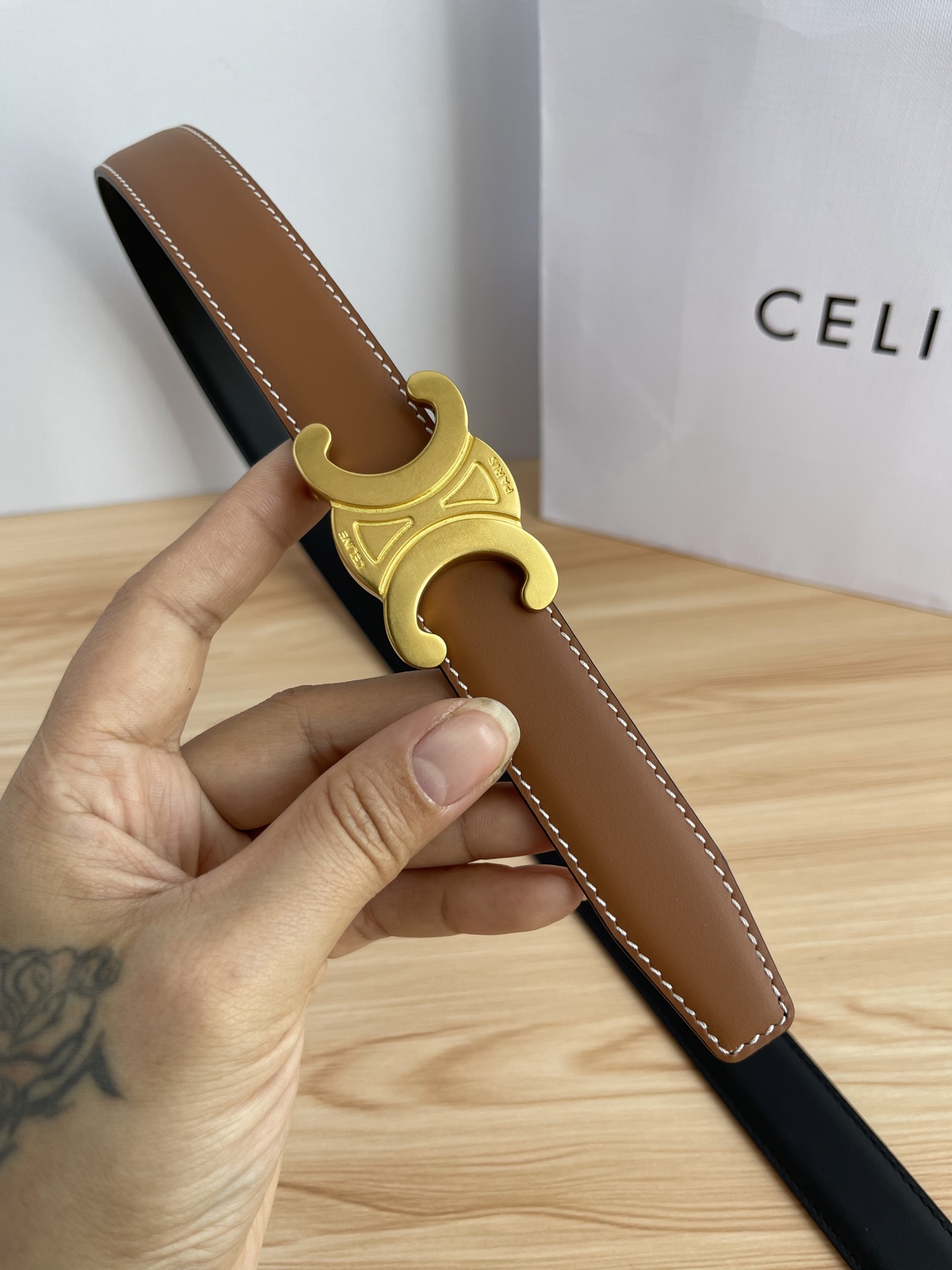 🔴 【品牌】赛琳女带 2.5cm 🔴 【描述】双面原版皮不可调节式皮带，小牛皮材质，配有钯金色和银色钢金