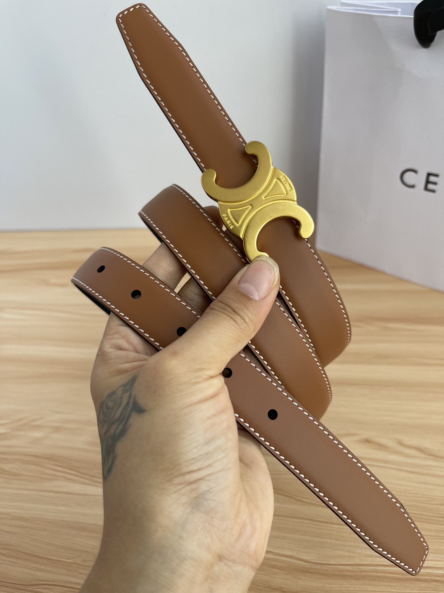 🔴 【品牌】赛琳女带 2.5cm 🔴 【描述】双面原版皮不可调节式皮带，小牛皮材质，配有钯金色和银色钢金