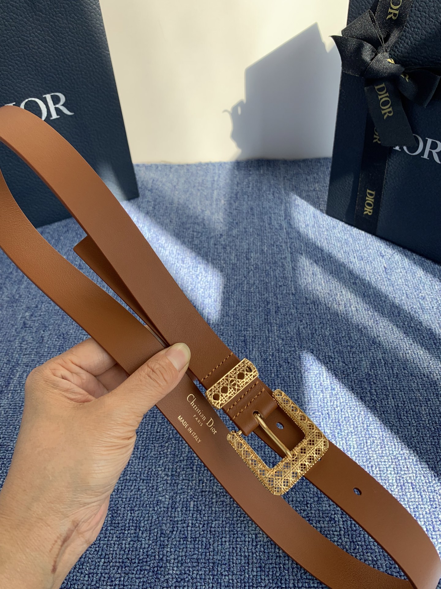 😍😍😍迪奥 2.5CM 😍这款 Montaigne Avenue 腰带从同名手袋汲取灵感，采用黑色光滑 