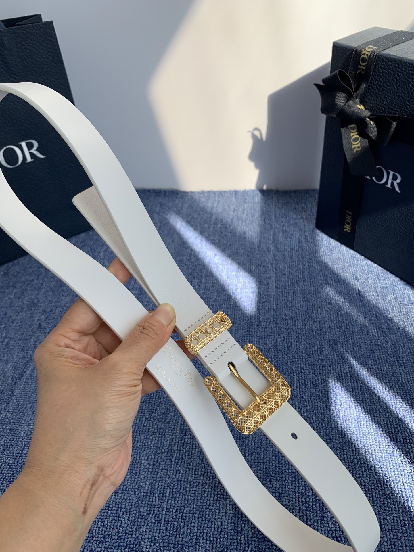 😍😍😍迪奥 2.5CM 😍这款 Montaigne Avenue 腰带从同名手袋汲取灵感，采用黑色光滑 