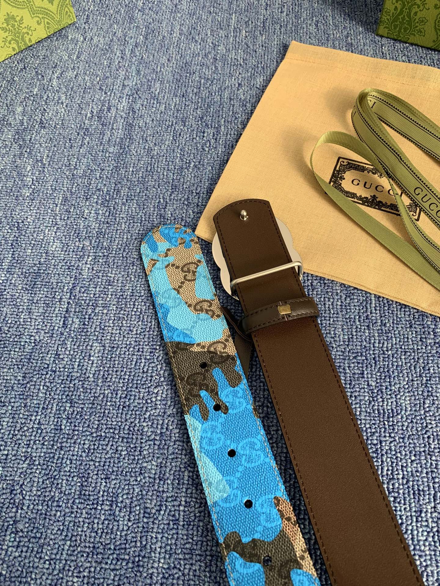 🔴 【品牌】古驰 Gucci 🔴 【描述】采用高级Gucci Signature真皮精制而成，触感厚实，