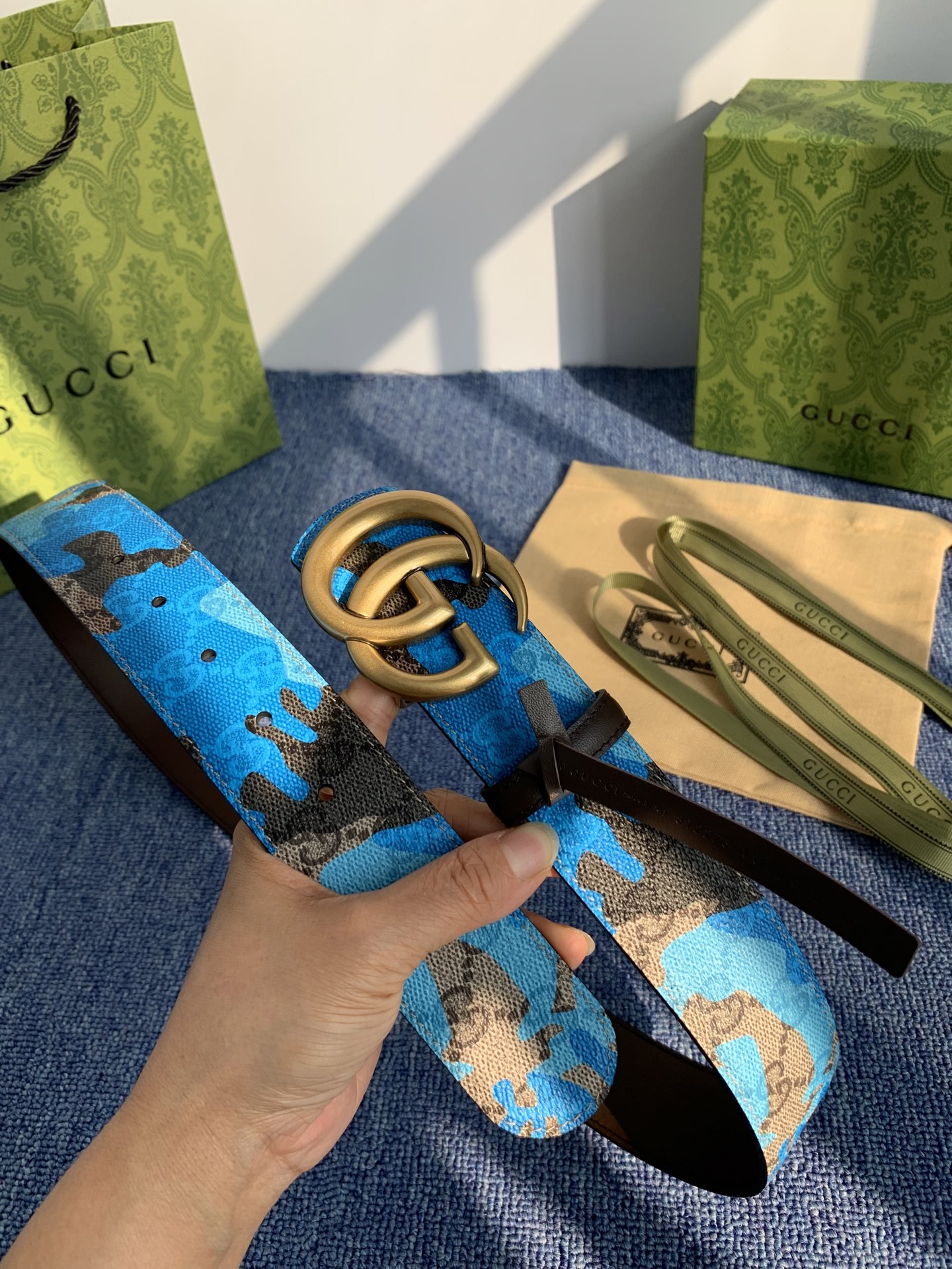 🔴 【品牌】古驰 Gucci 🔴 【描述】采用高级Gucci Signature真皮精制而成，触感厚实，