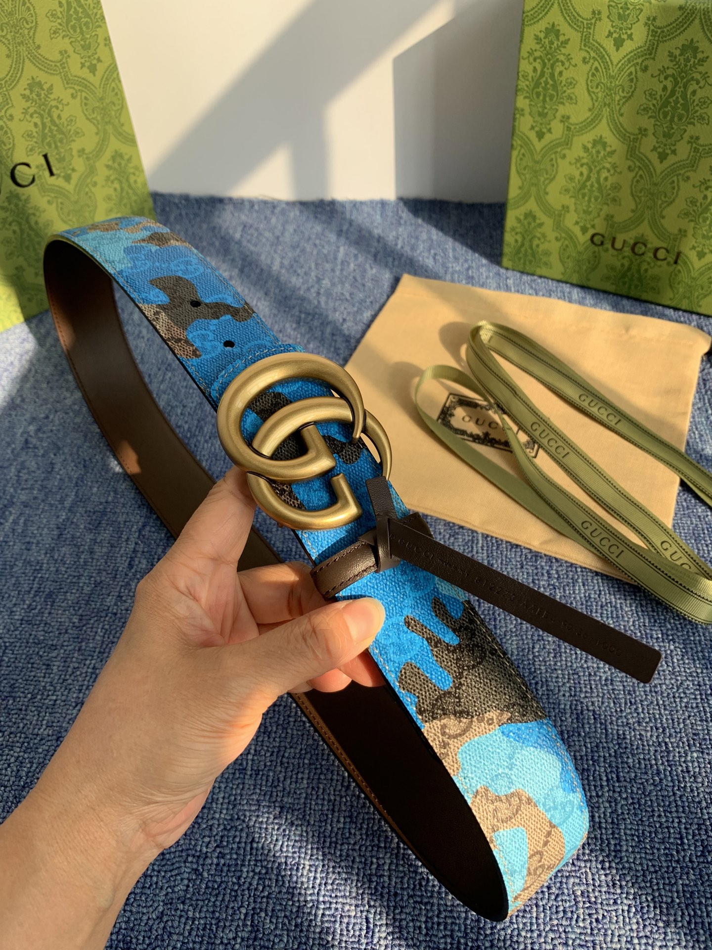 🔴 【品牌】古驰 Gucci 🔴 【描述】采用高级Gucci Signature真皮精制而成，触感厚实，