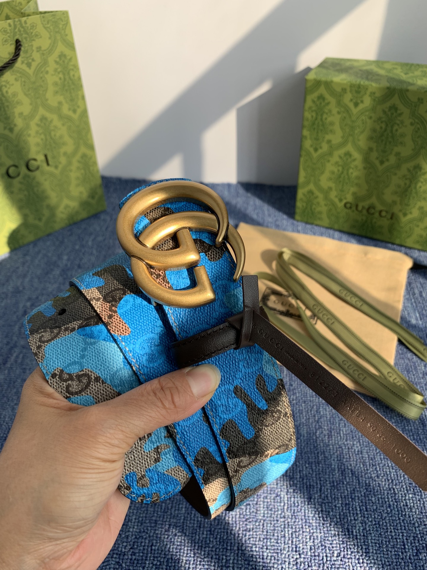 🔴 【品牌】古驰 Gucci 🔴 【描述】采用高级Gucci Signature真皮精制而成，触感厚实，