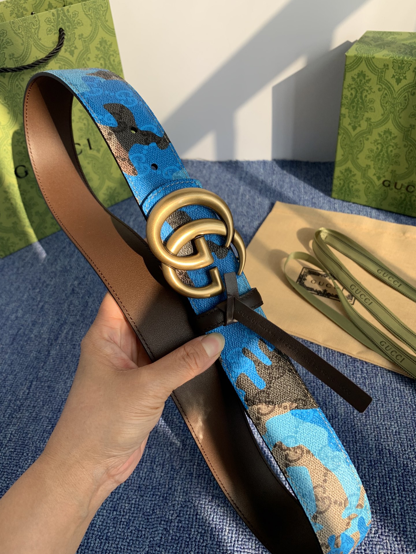 🔴 【品牌】古驰 Gucci 🔴 【描述】采用高级Gucci Signature真皮精制而成，触感厚实，