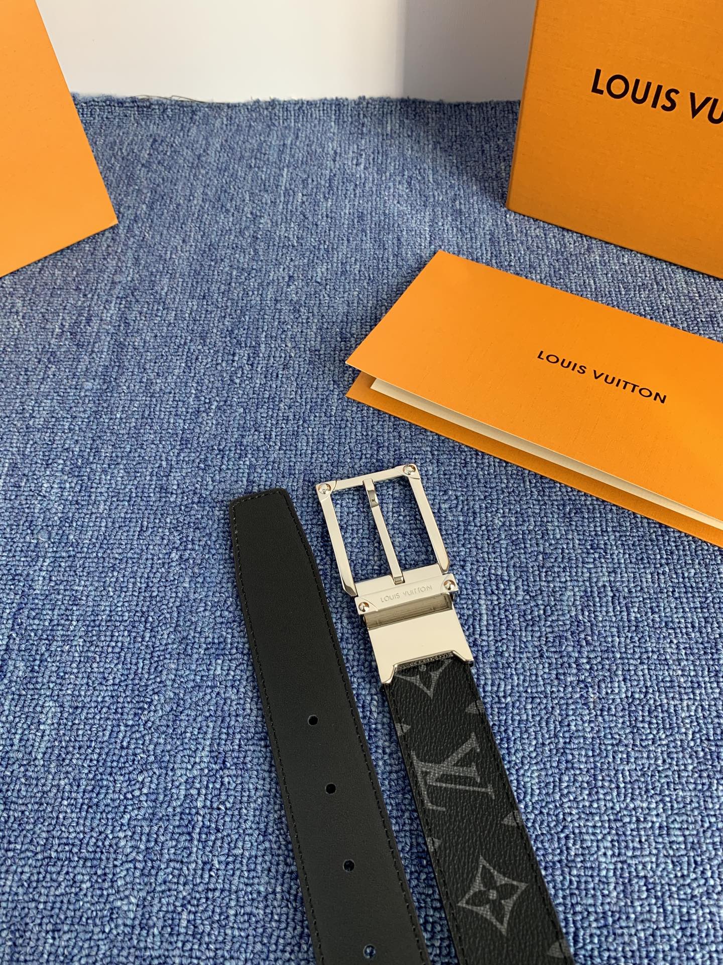 🔴 【品牌】LV 3．5cm 🔴 【描述】这款饰有LV带扣的腰带配以水牛皮衬里，覆以Monogram 牛