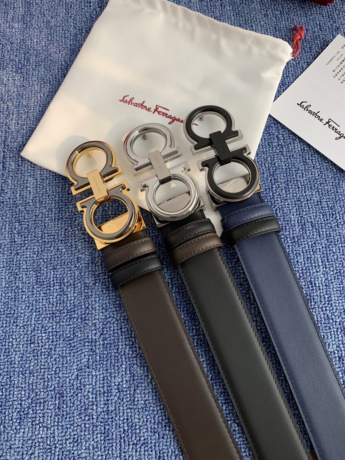 菲拉格慕男款进口小牛皮，手感细腻柔软。搭配纯铜精品扣，男士必备！宽度：3.5cm