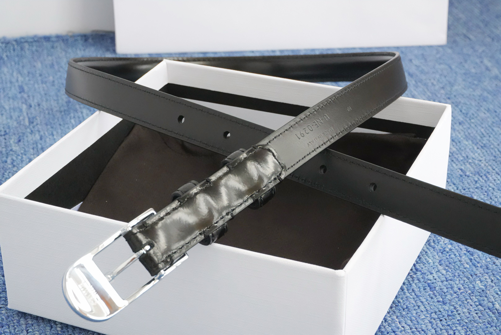 🔴 【品牌】赛琳女带 1.5cm 🔴 【描述】双面原版皮不可调节式皮带，小牛皮材质，配有钯金色和银色钢金