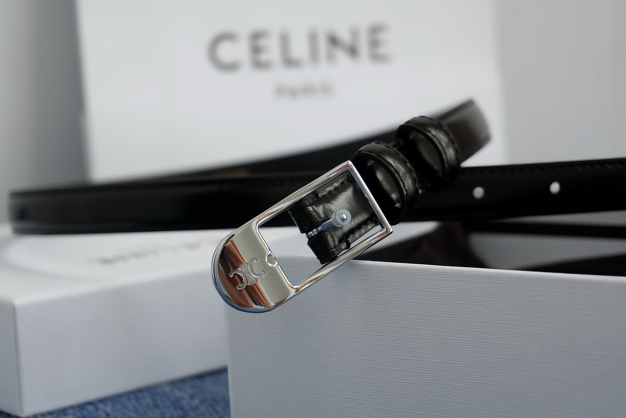 🔴 【品牌】赛琳女带 1.5cm 🔴 【描述】双面原版皮不可调节式皮带，小牛皮材质，配有钯金色和银色钢金