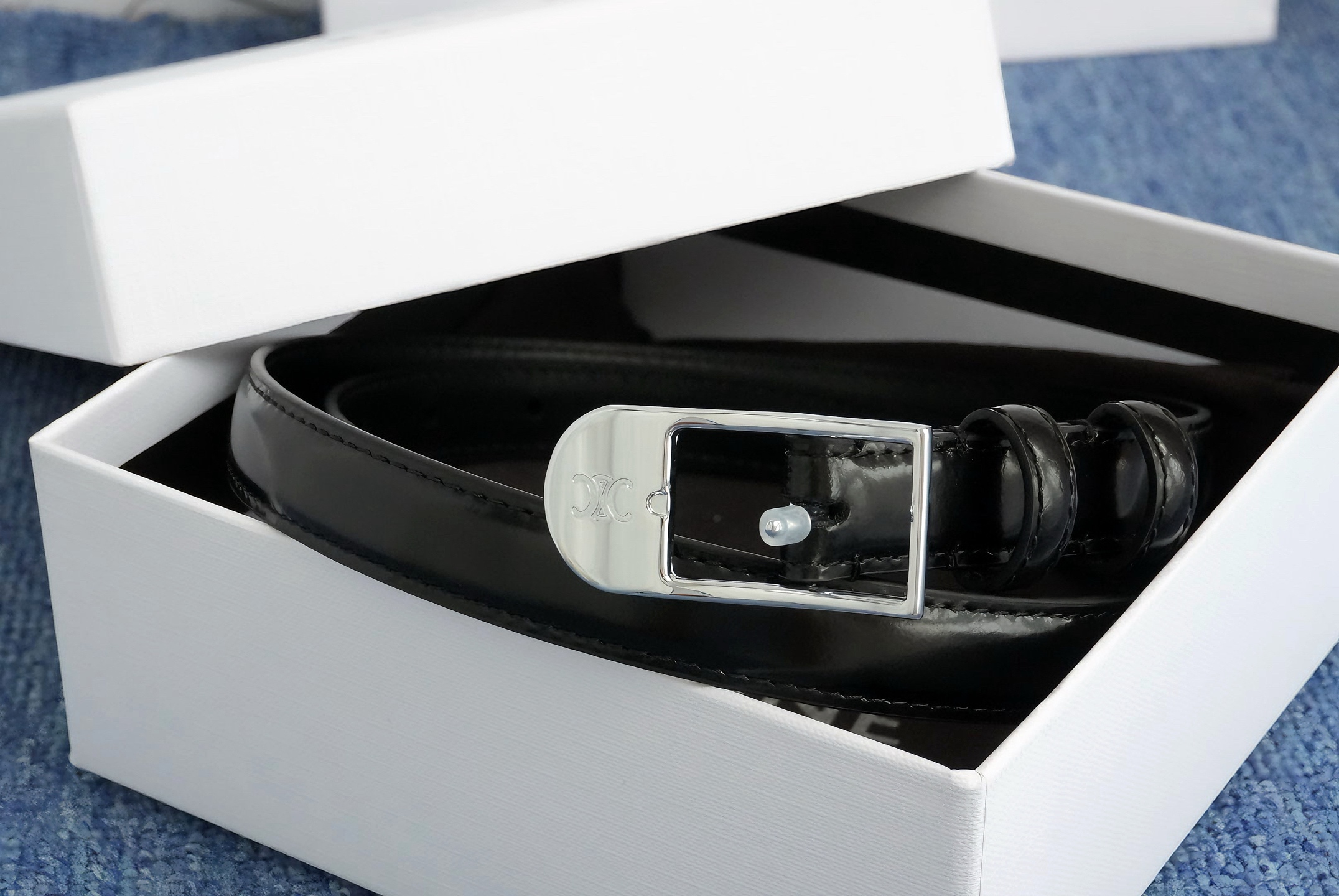 🔴 【品牌】赛琳女带 1.5cm 🔴 【描述】双面原版皮不可调节式皮带，小牛皮材质，配有钯金色和银色钢金