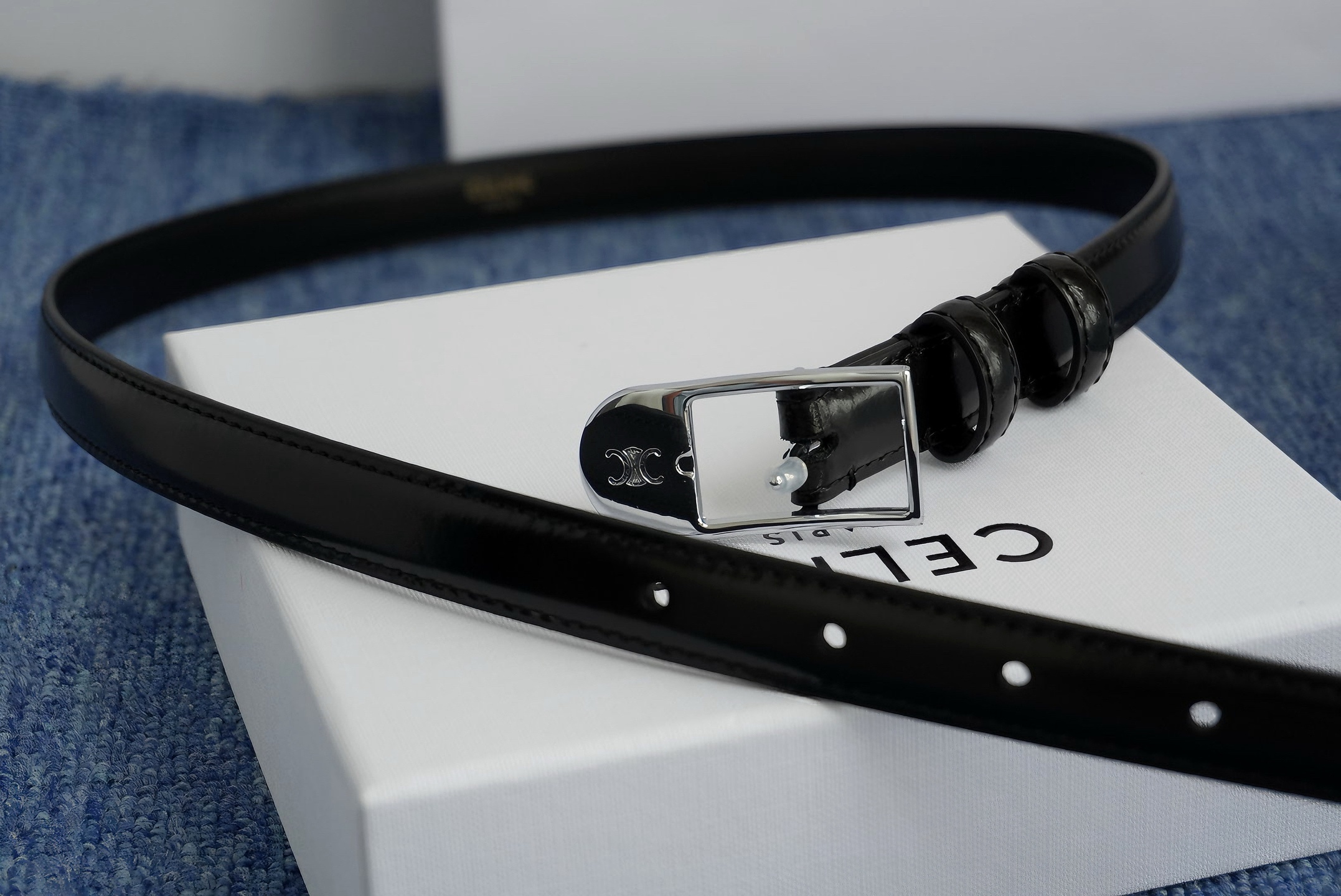 🔴 【品牌】赛琳女带 1.5cm 🔴 【描述】双面原版皮不可调节式皮带，小牛皮材质，配有钯金色和银色钢金