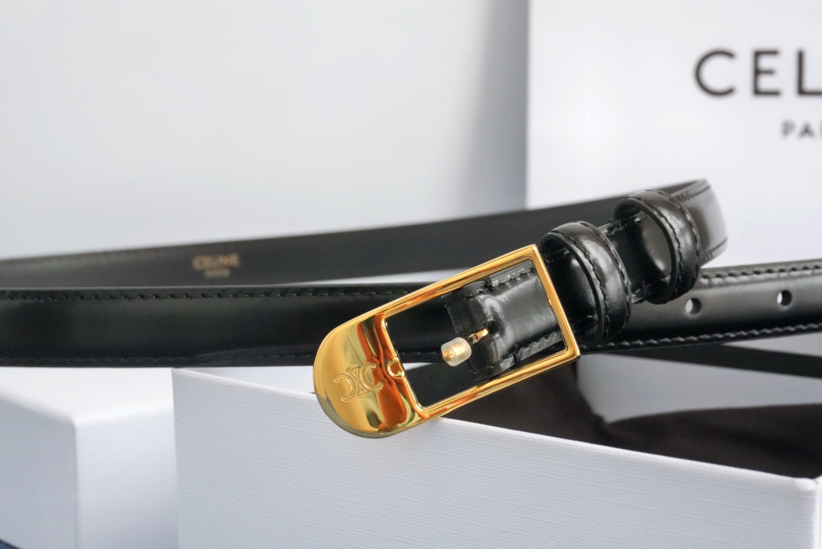 🔴 【品牌】赛琳女带 1.5cm 🔴 【描述】双面原版皮不可调节式皮带，小牛皮材质，配有钯金色和银色钢金