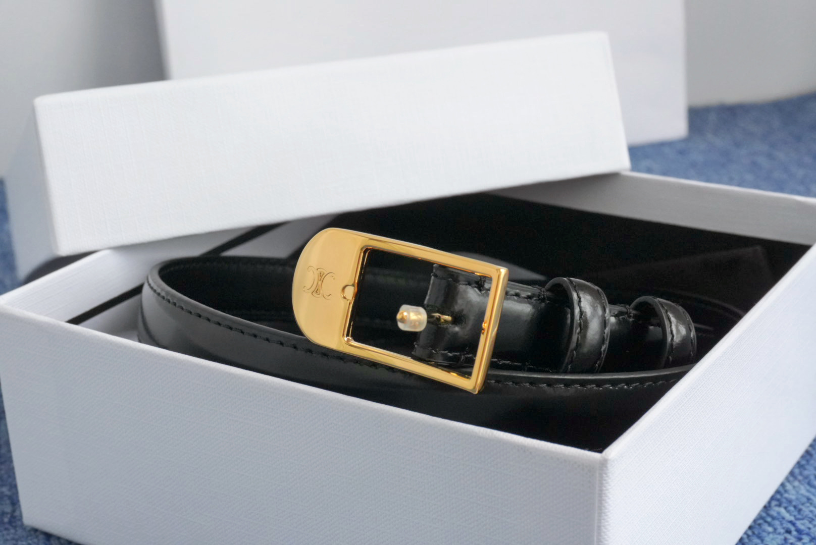 🔴 【品牌】赛琳女带 1.5cm 🔴 【描述】双面原版皮不可调节式皮带，小牛皮材质，配有钯金色和银色钢金