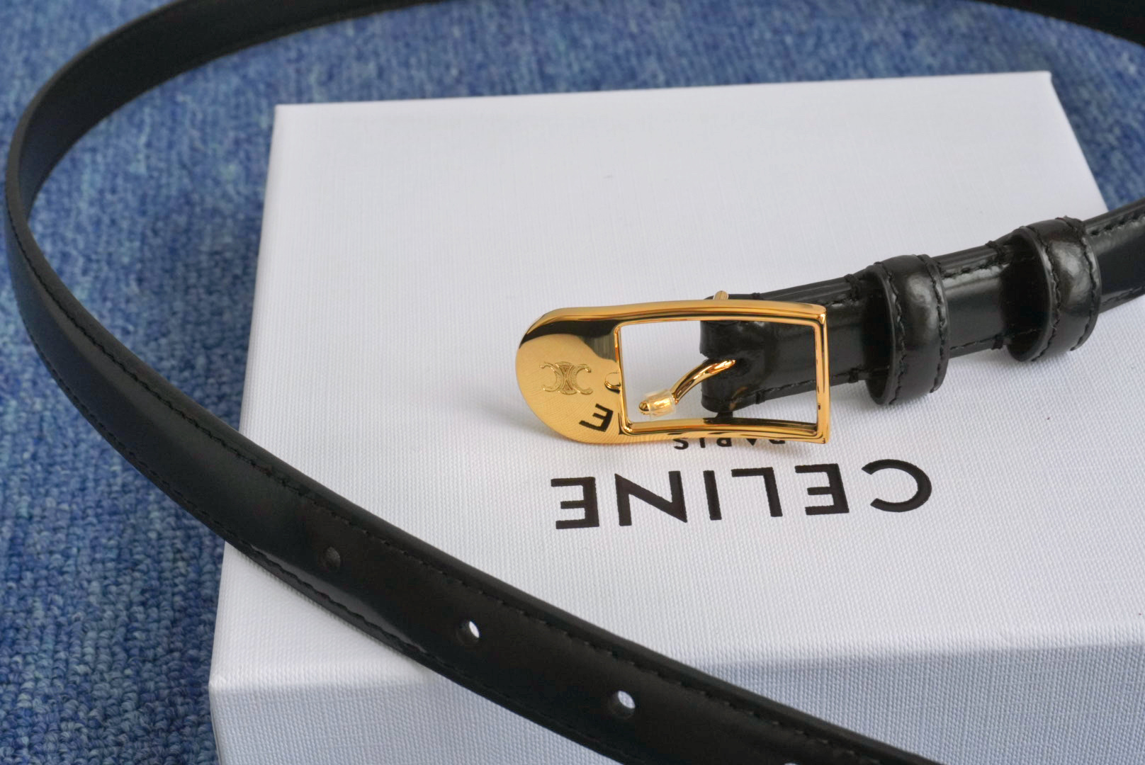 🔴 【品牌】赛琳女带 1.5cm 🔴 【描述】双面原版皮不可调节式皮带，小牛皮材质，配有钯金色和银色钢金