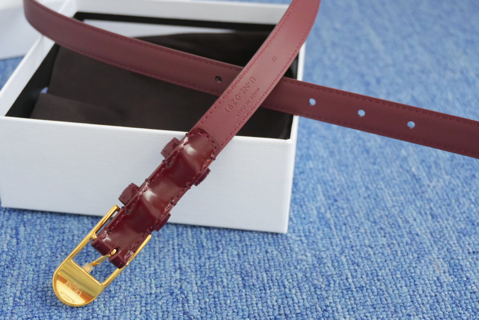 🔴 【品牌】赛琳女带 1.5cm 🔴 【描述】双面原版皮不可调节式皮带，小牛皮材质，配有钯金色和银色钢金