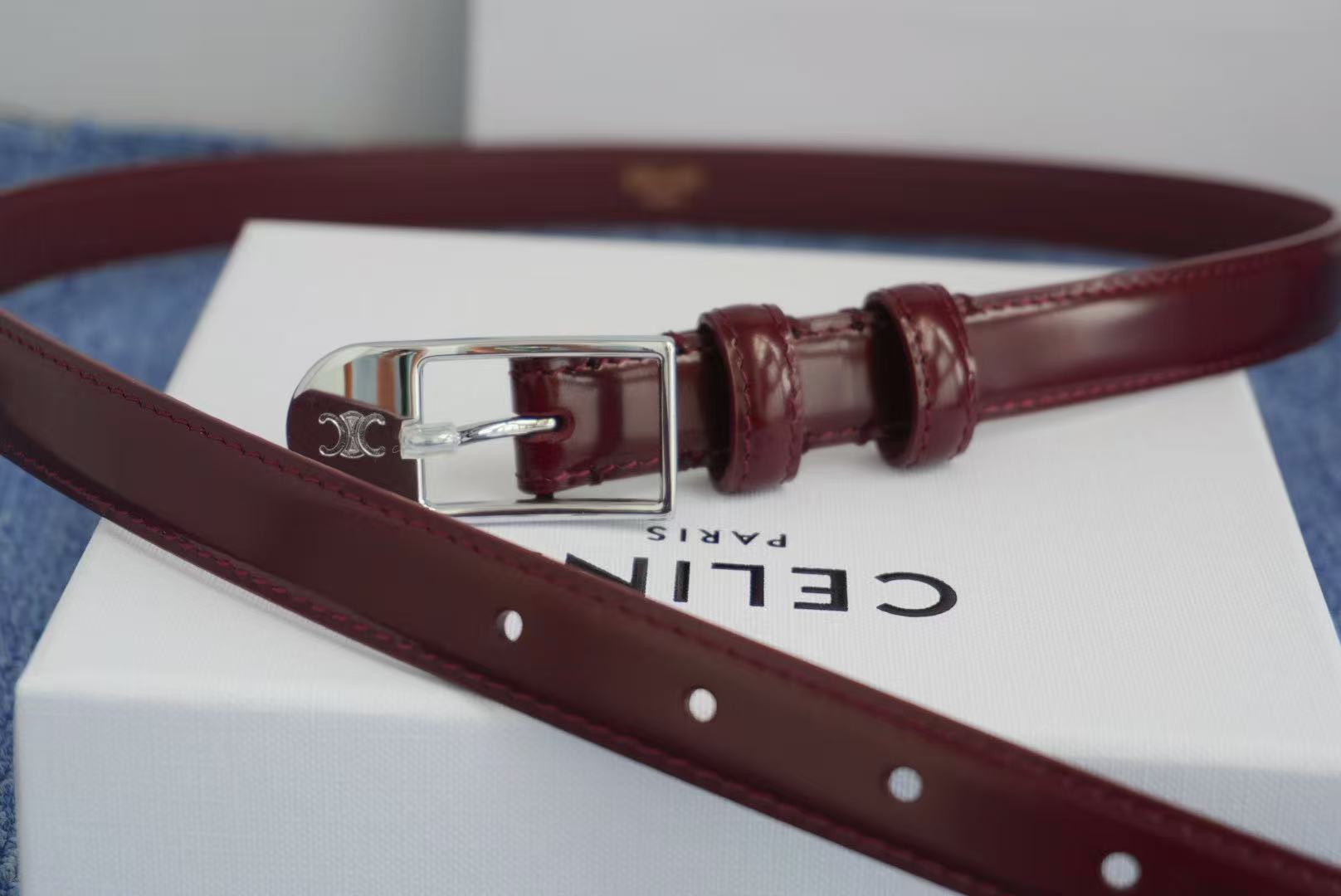 🔴 【品牌】赛琳女带 1.5cm 🔴 【描述】双面原版皮不可调节式皮带，小牛皮材质，配有钯金色和银色钢金