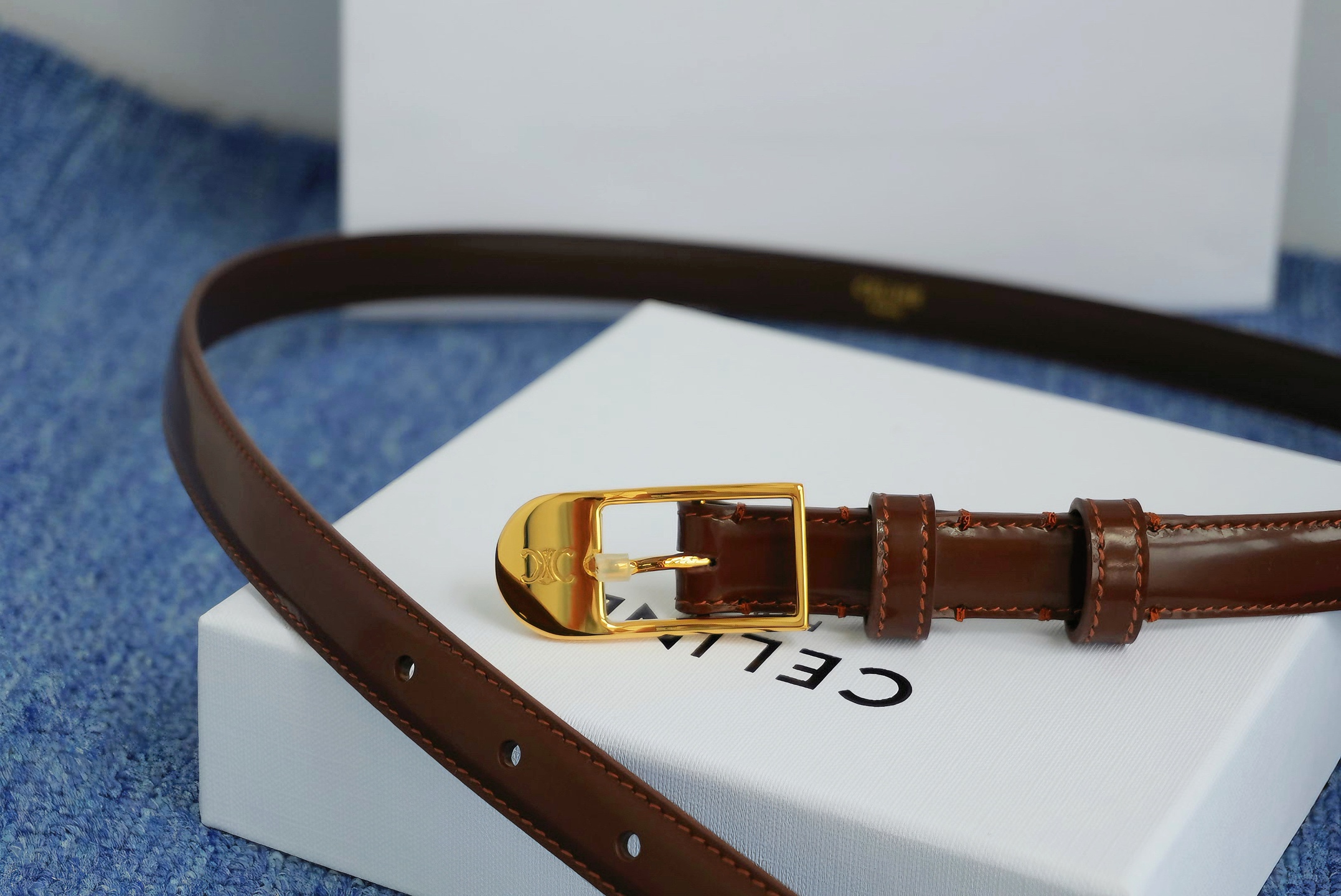 🔴 【品牌】赛琳女带 1.5cm 🔴 【描述】双面原版皮不可调节式皮带，小牛皮材质，配有钯金色和银色钢金