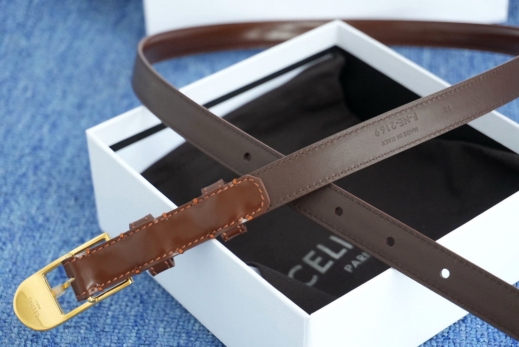 🔴 【品牌】赛琳女带 1.5cm 🔴 【描述】双面原版皮不可调节式皮带，小牛皮材质，配有钯金色和银色钢金